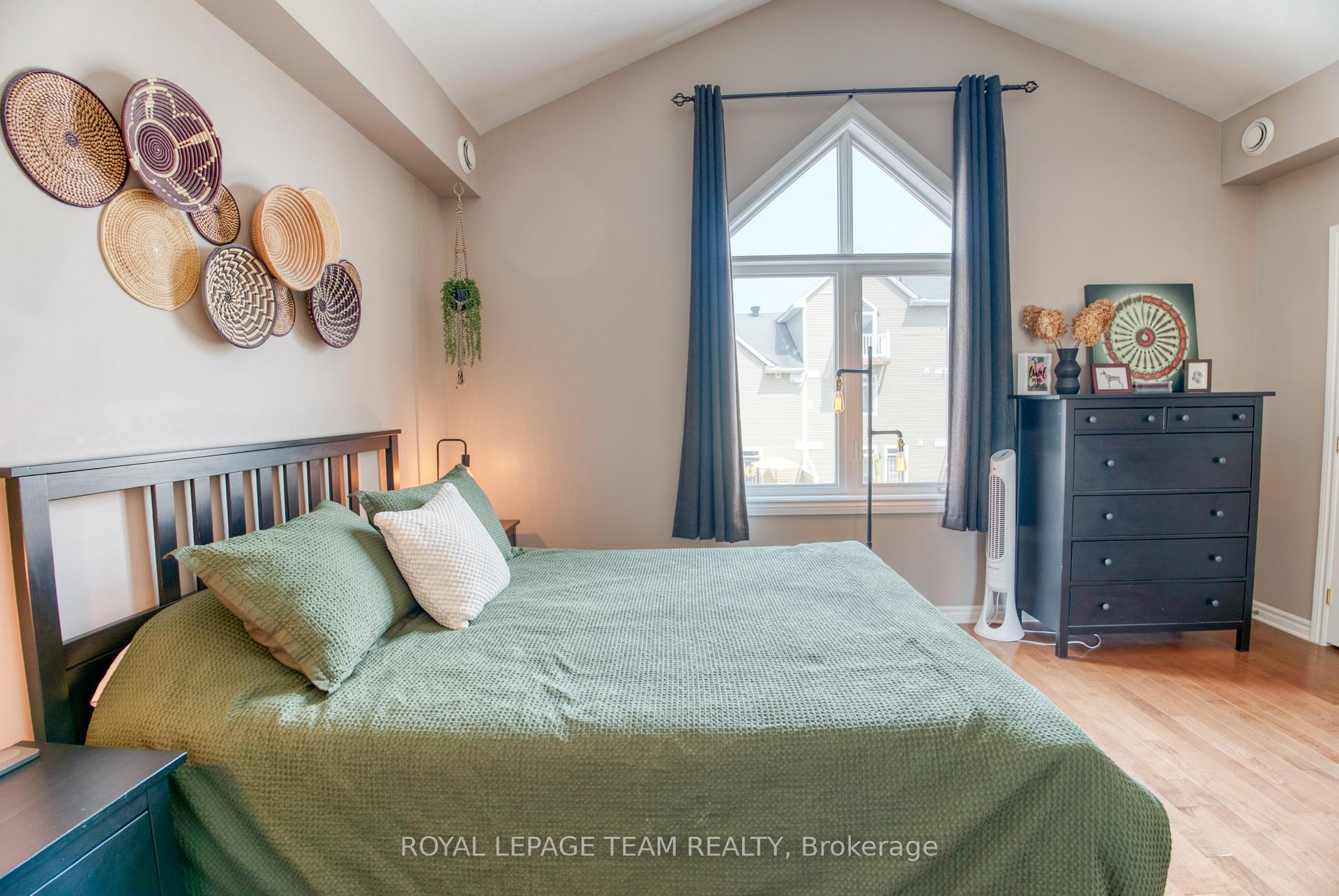Photo 17 of 159 Eye Bright Crescent, Ottawa, Riverside South/Gloucester Glen — HOMEH
