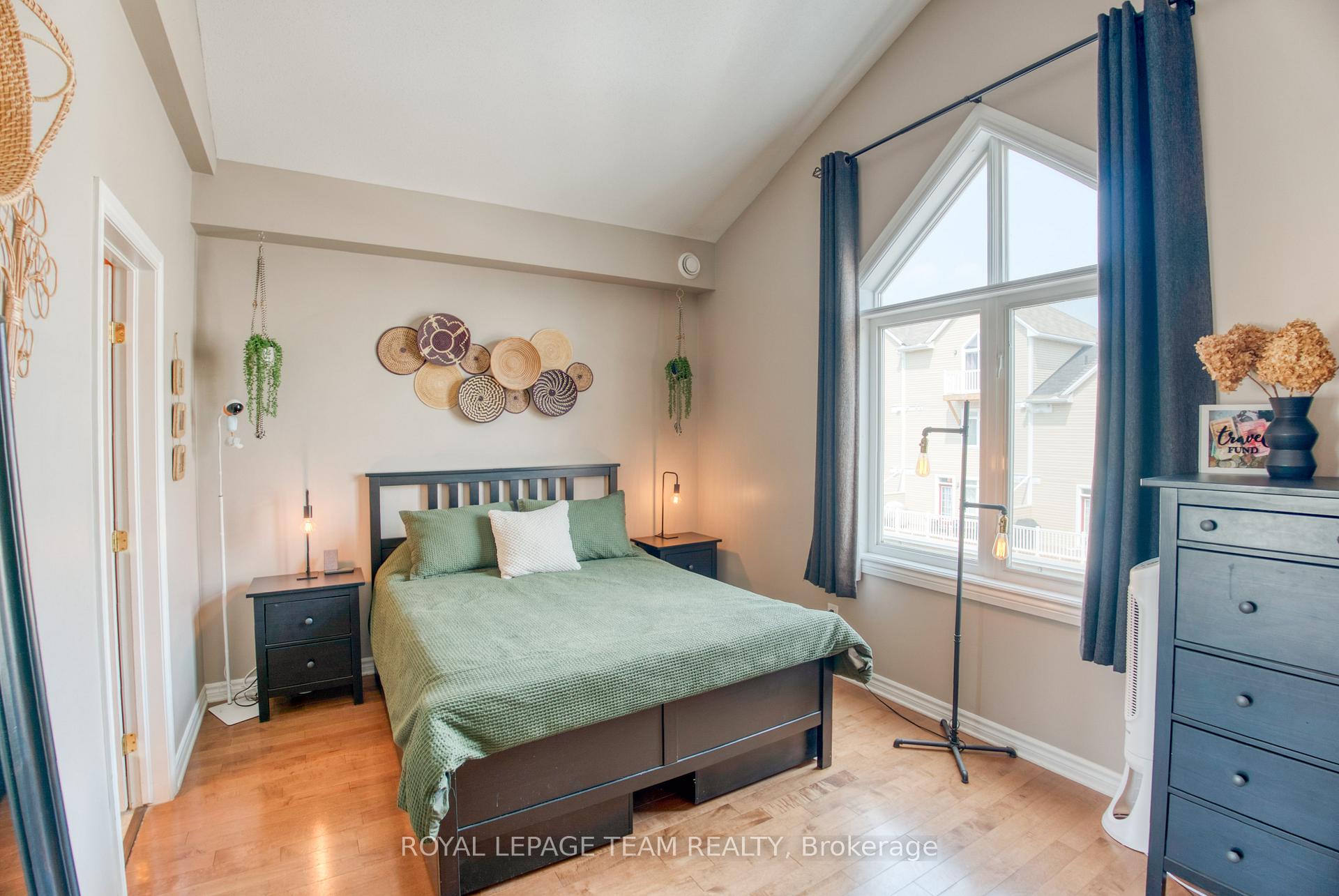 Photo 18 of 159 Eye Bright Crescent, Ottawa, Riverside South/Gloucester Glen — HOMEH