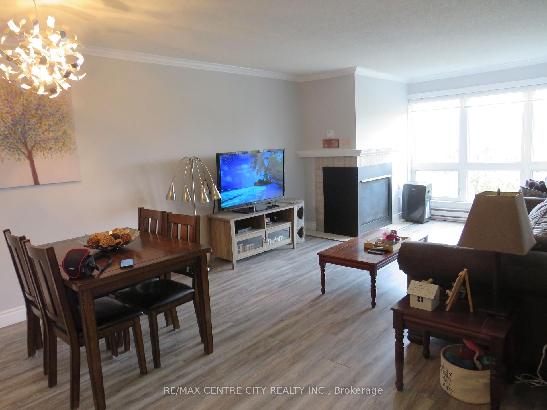 Photo 5 of Unit 402, 15 Jacksway Crescent, London, North G — HOMEH