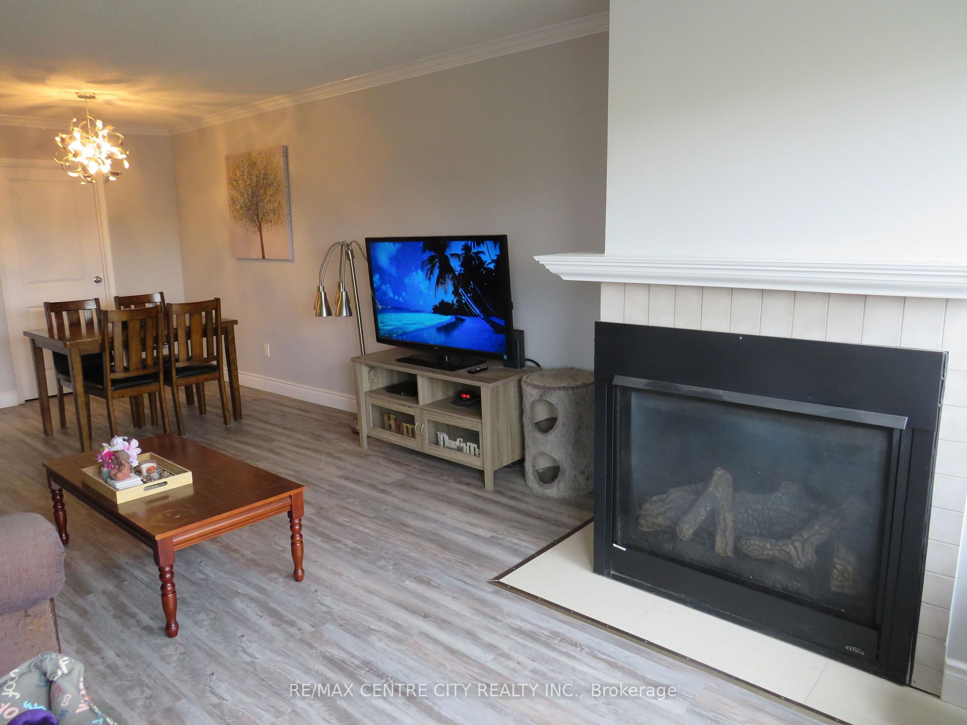 Photo 7 of Unit 402, 15 Jacksway Crescent, London, North G — HOMEH