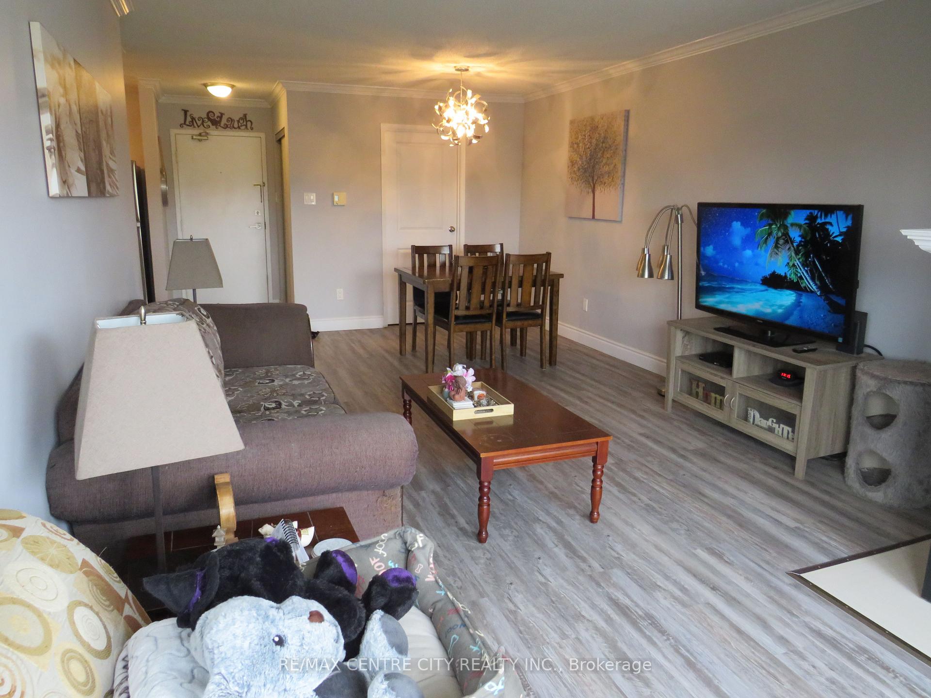 Photo 8 of Unit 402, 15 Jacksway Crescent, London, North G — HOMEH