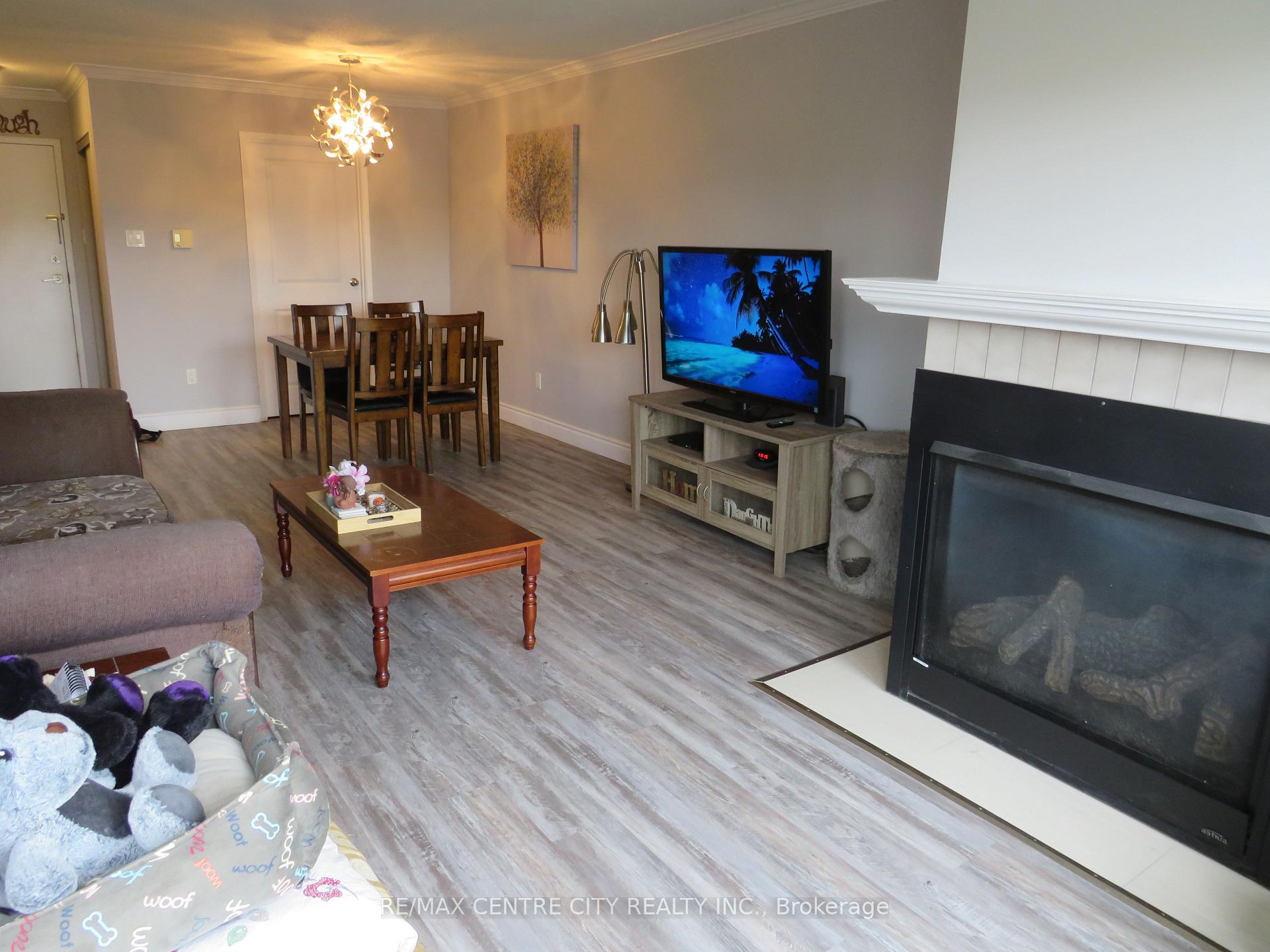 Photo 9 of Unit 402, 15 Jacksway Crescent, London, North G — HOMEH