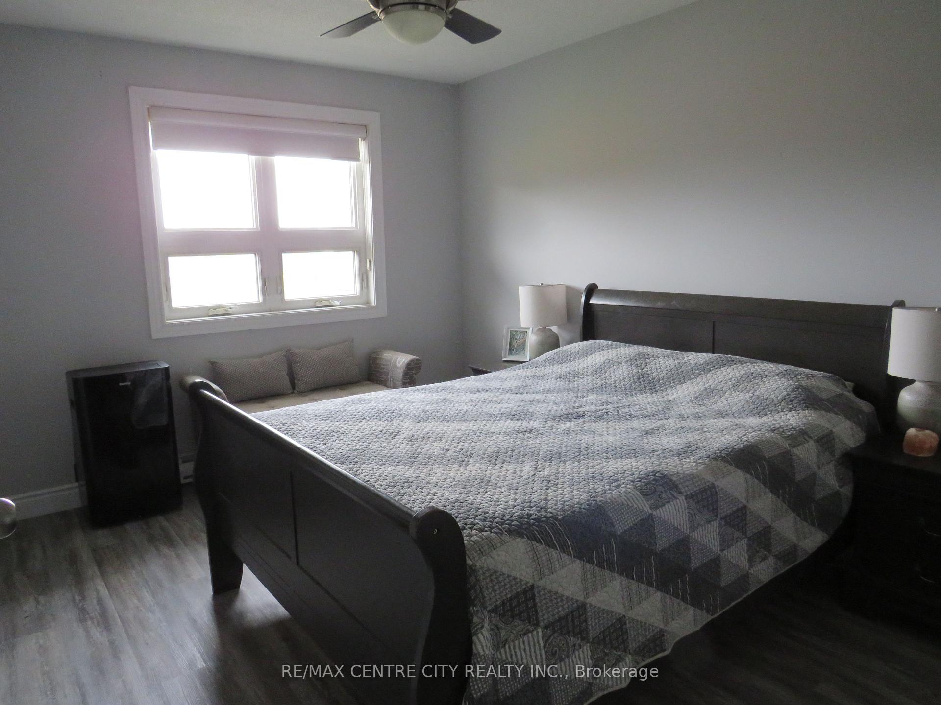 Photo 11 of Unit 402, 15 Jacksway Crescent, London, North G — HOMEH