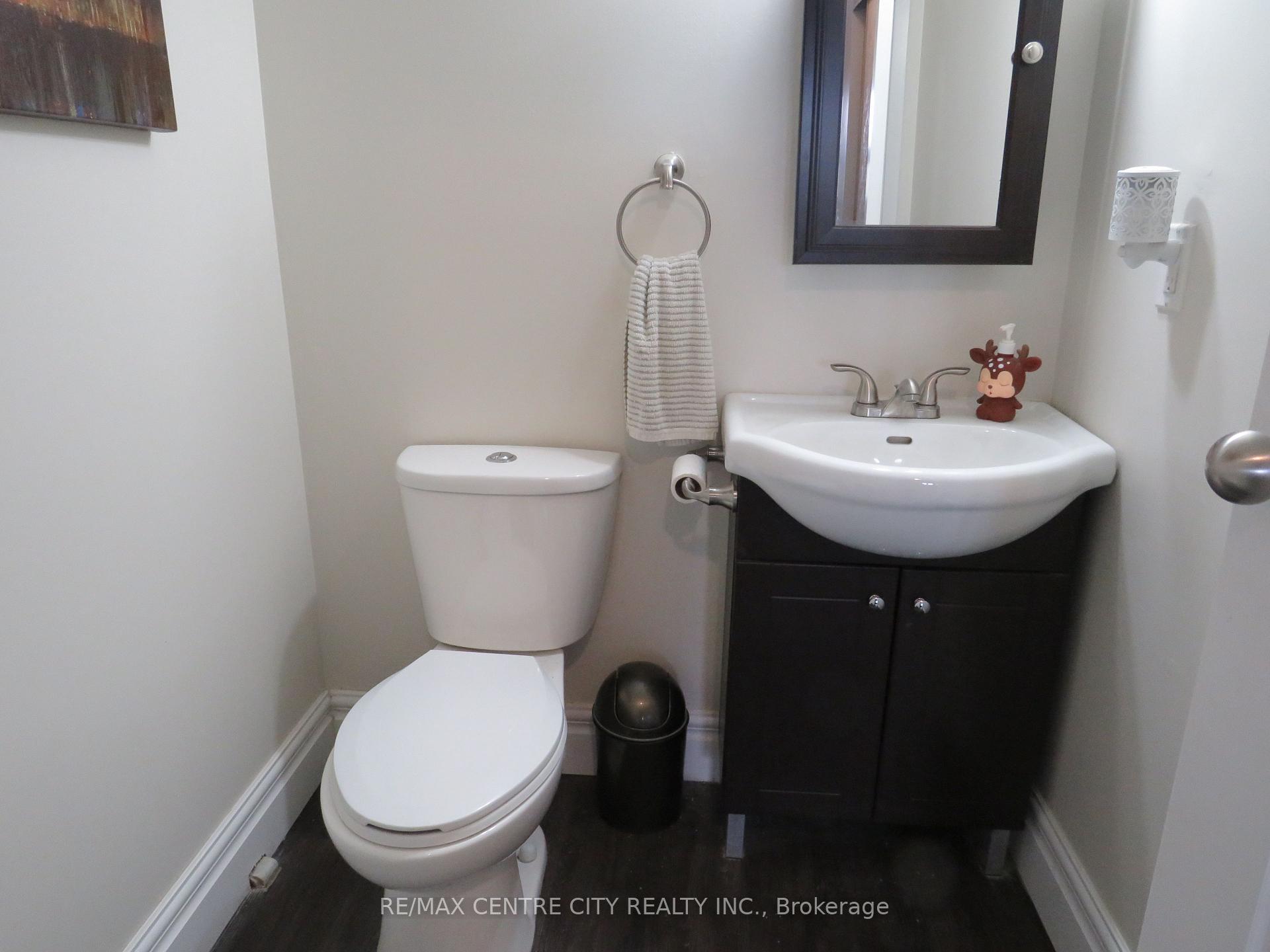 Photo 12 of Unit 402, 15 Jacksway Crescent, London, North G — HOMEH