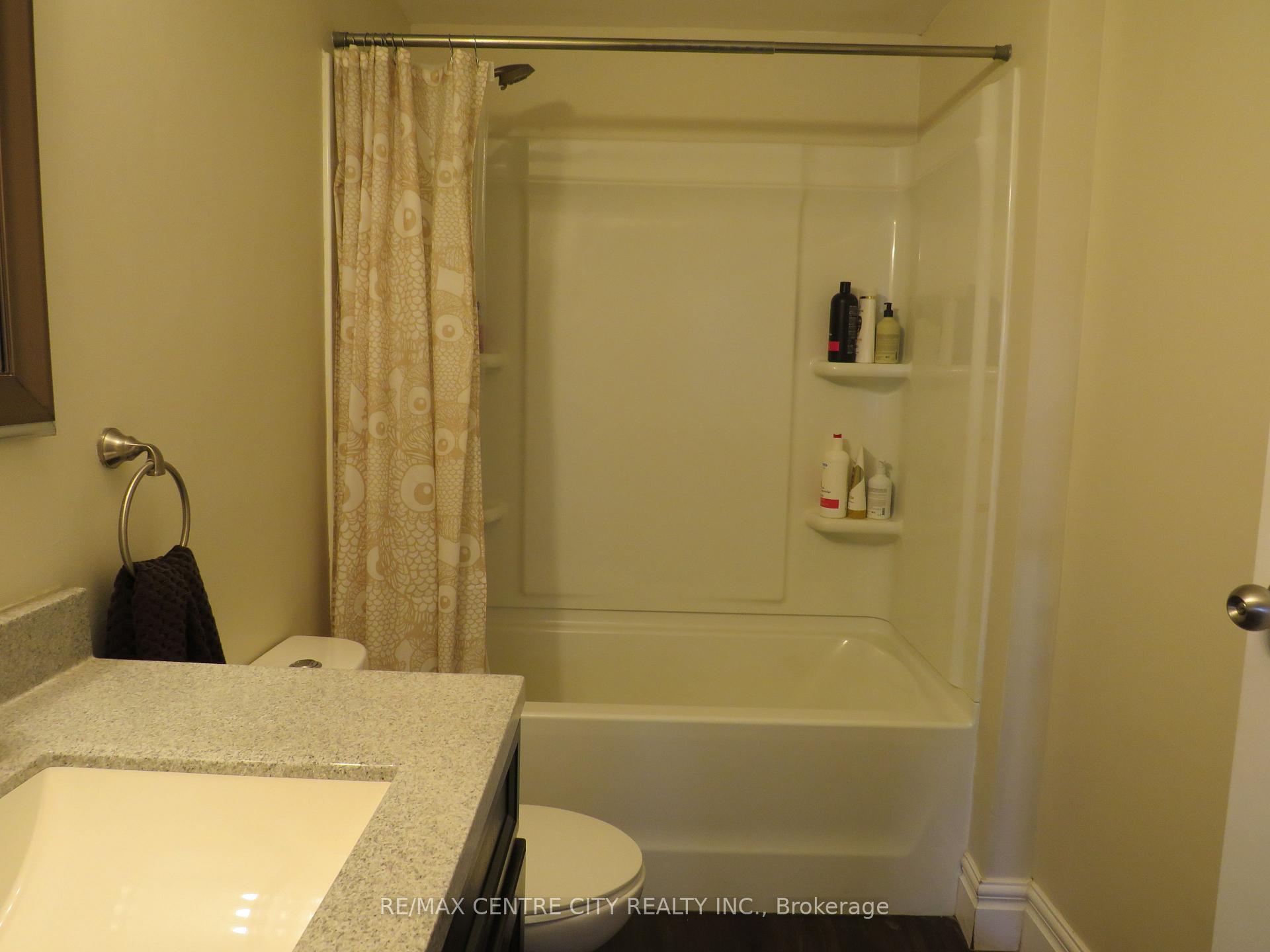 Photo 15 of Unit 402, 15 Jacksway Crescent, London, North G — HOMEH