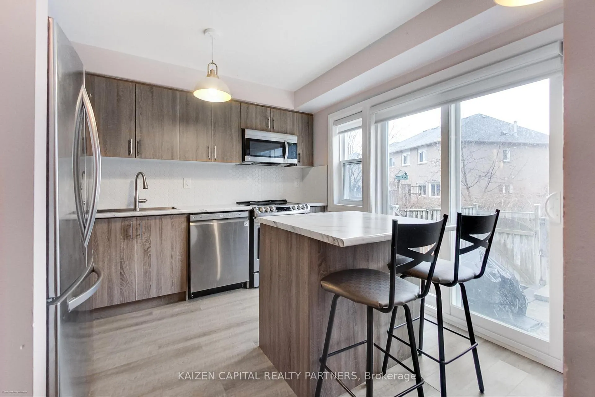 Front of Unit 98, 98 Spadina Road