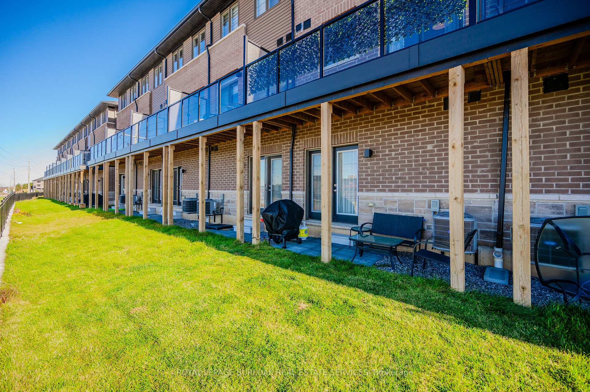 Photo 4 of Unit 37, 120 Court Drive, Brant, Paris — HOMEH