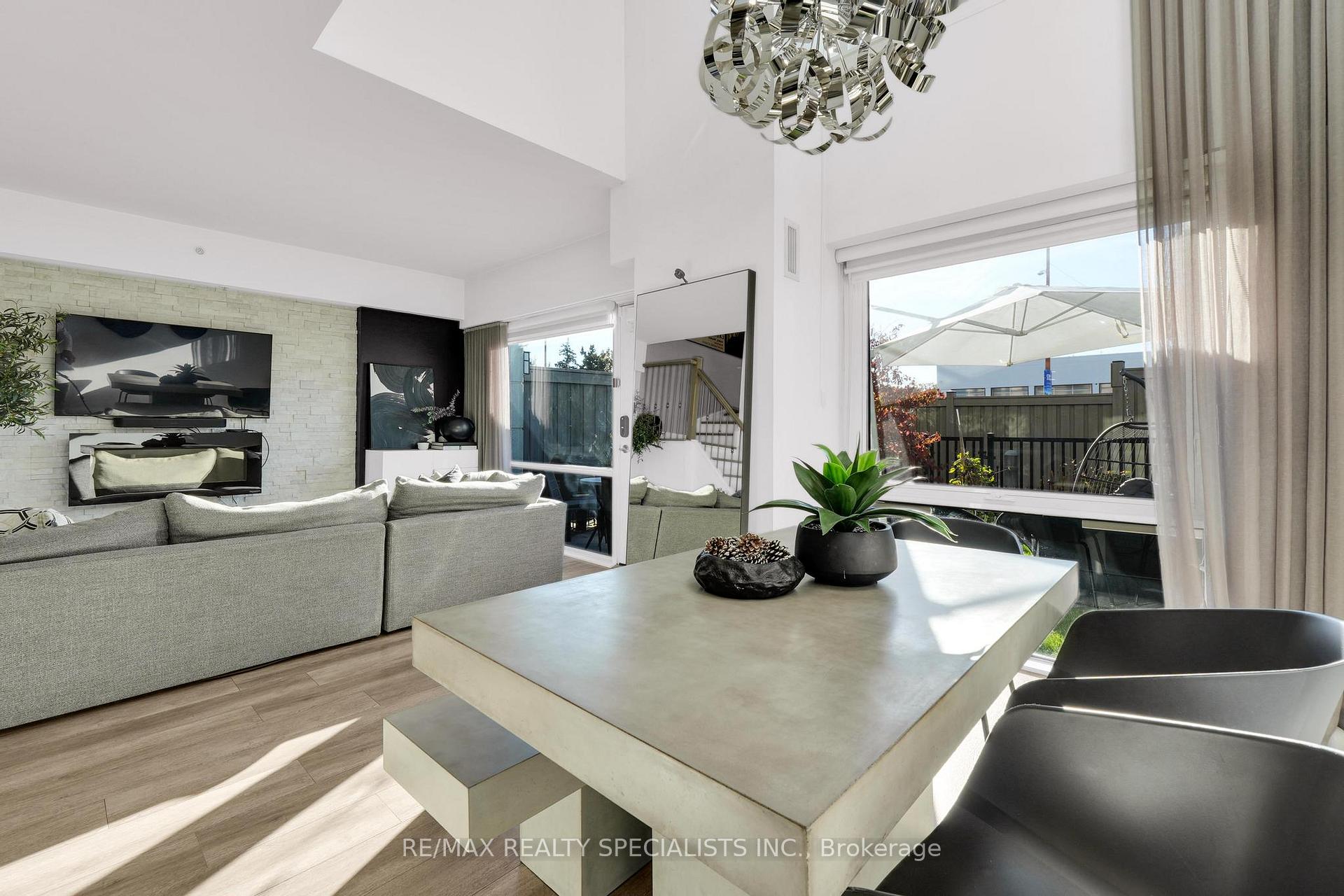 Photo 3 of Unit 105, 24 Woodstream Boulevard, Vaughan, Vaughan Grove — HOMEH