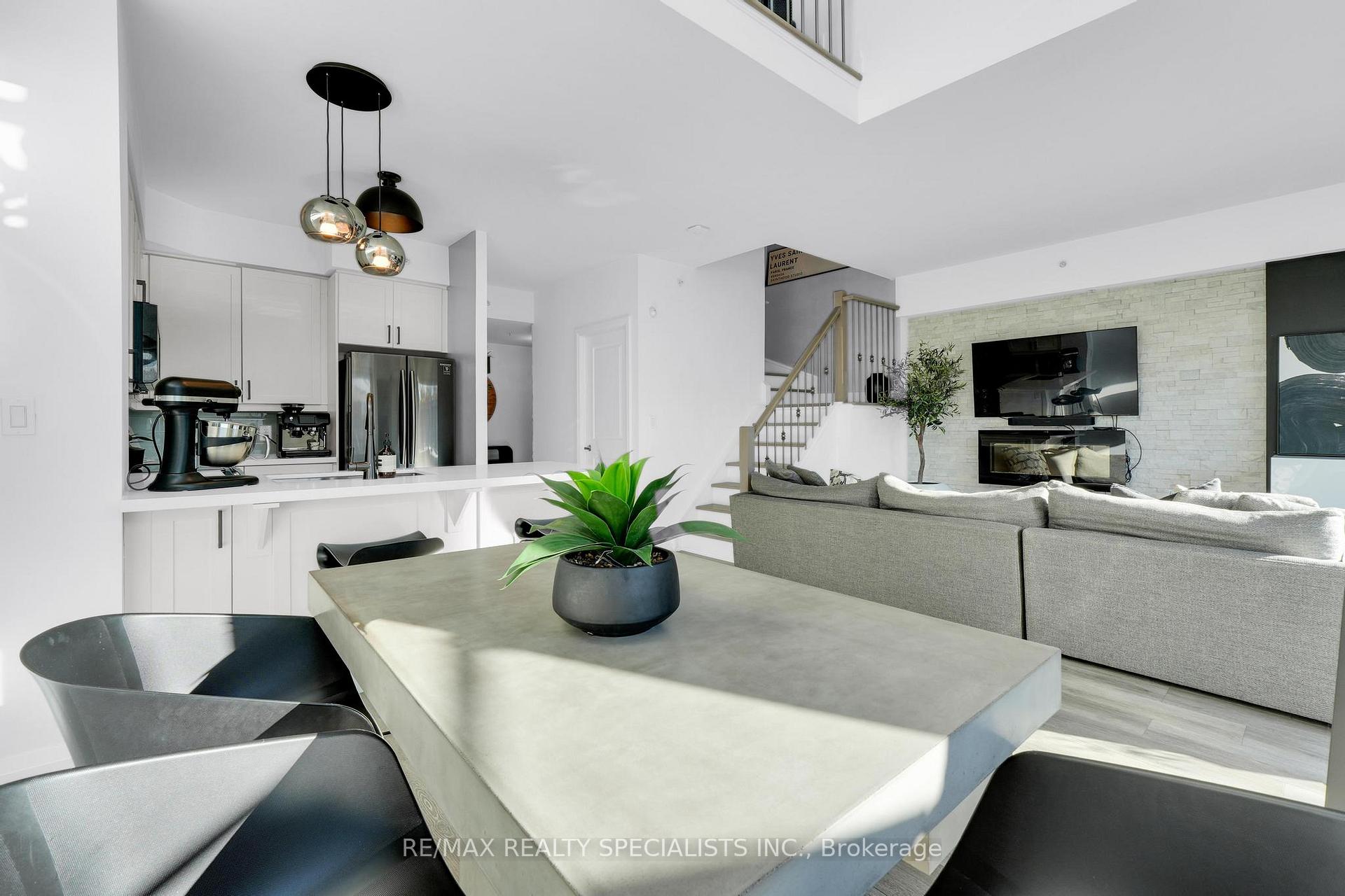 Photo 4 of Unit 105, 24 Woodstream Boulevard, Vaughan, Vaughan Grove — HOMEH