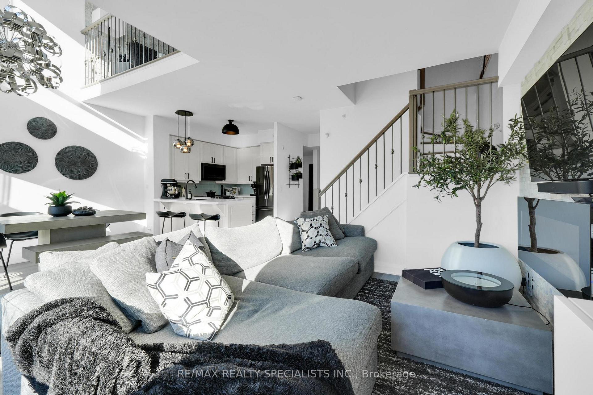 Photo 5 of Unit 105, 24 Woodstream Boulevard, Vaughan, Vaughan Grove — HOMEH