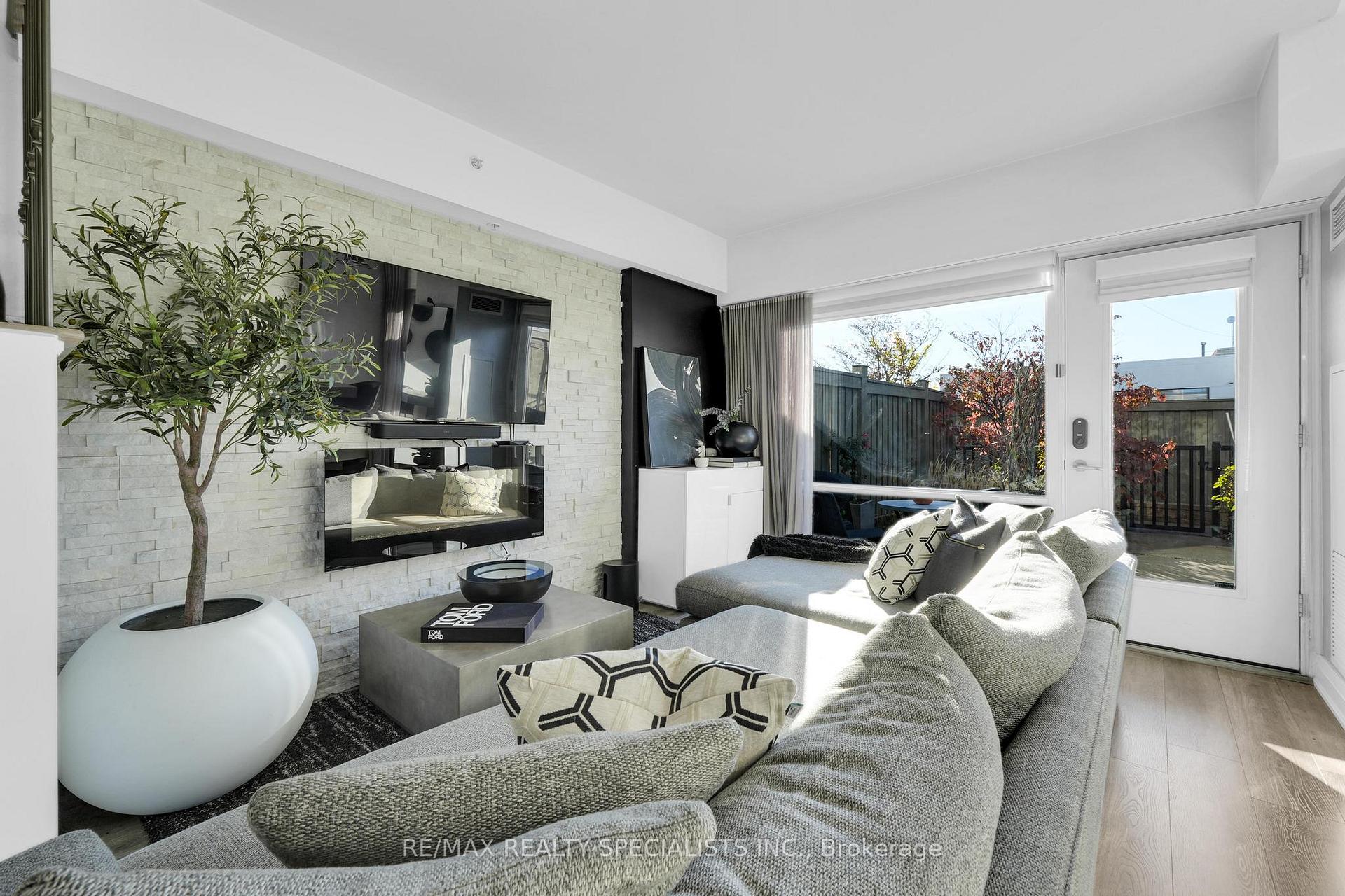 Photo 6 of Unit 105, 24 Woodstream Boulevard, Vaughan, Vaughan Grove — HOMEH