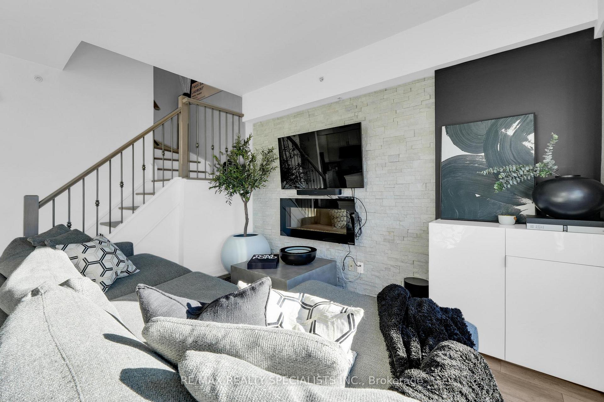 Photo 7 of Unit 105, 24 Woodstream Boulevard, Vaughan, Vaughan Grove — HOMEH