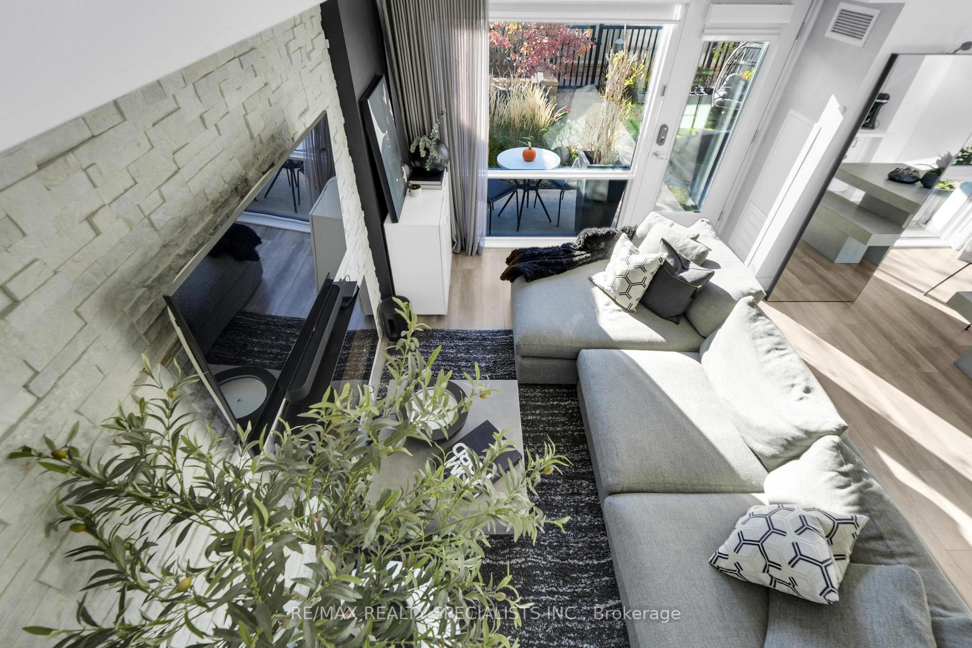 Photo 8 of Unit 105, 24 Woodstream Boulevard, Vaughan, Vaughan Grove — HOMEH