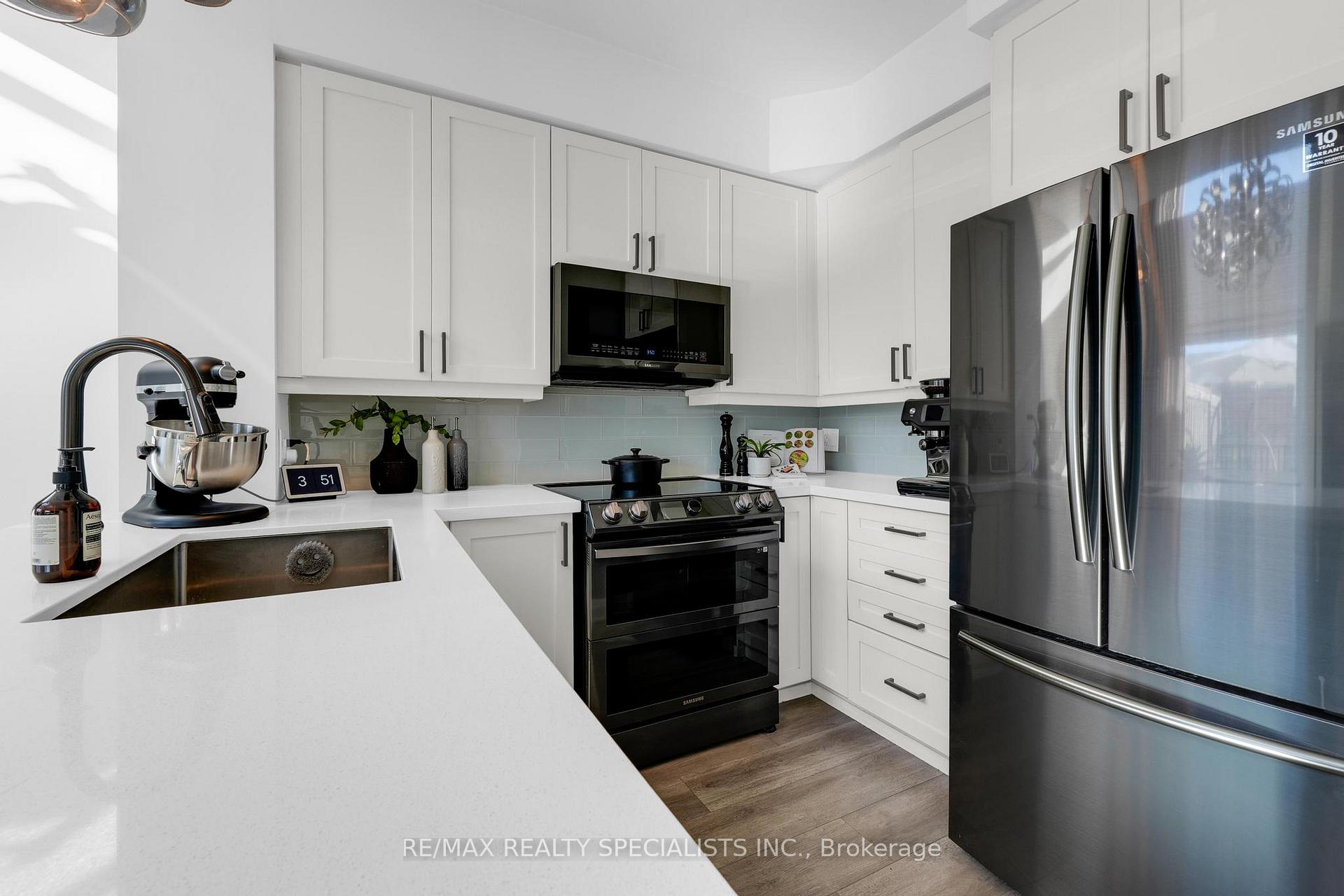 Photo 11 of Unit 105, 24 Woodstream Boulevard, Vaughan, Vaughan Grove — HOMEH