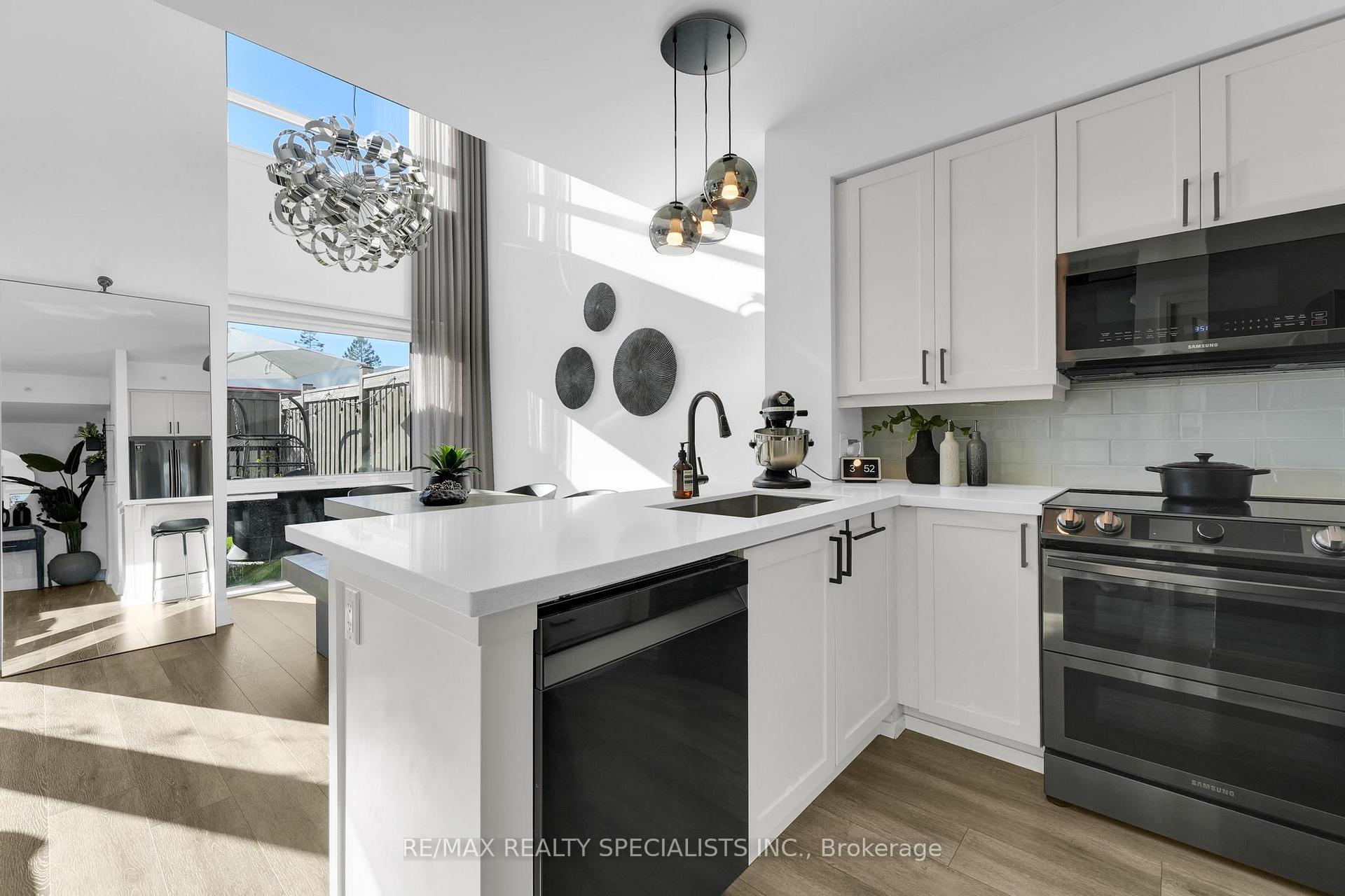 Photo 12 of Unit 105, 24 Woodstream Boulevard, Vaughan, Vaughan Grove — HOMEH