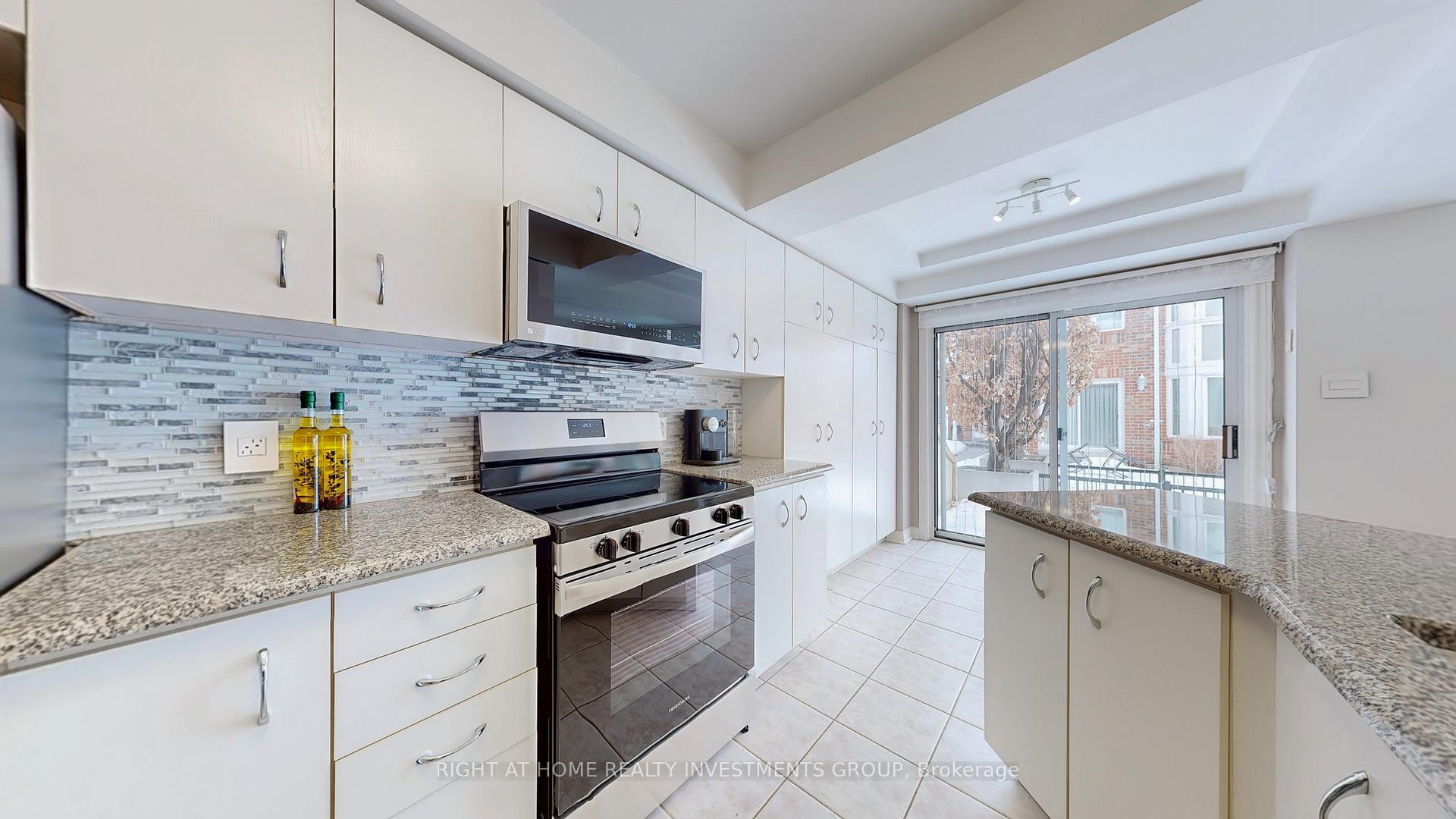 Photo 6 of Unit 157, 18 Clark Avenue W, Vaughan, Crestwood-Springfarm-Yorkhill — HOMEH