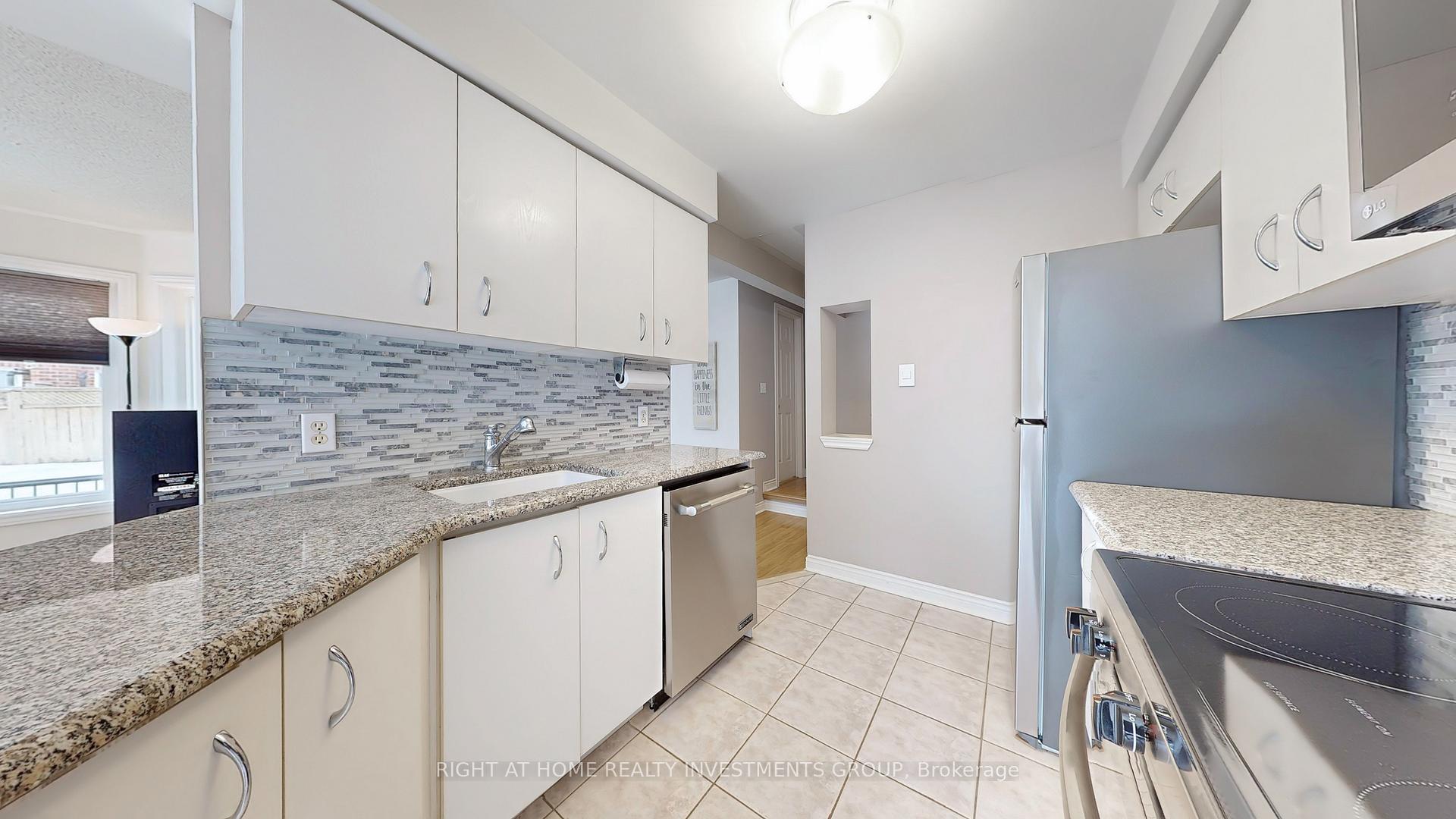 Photo 7 of Unit 157, 18 Clark Avenue W, Vaughan, Crestwood-Springfarm-Yorkhill — HOMEH