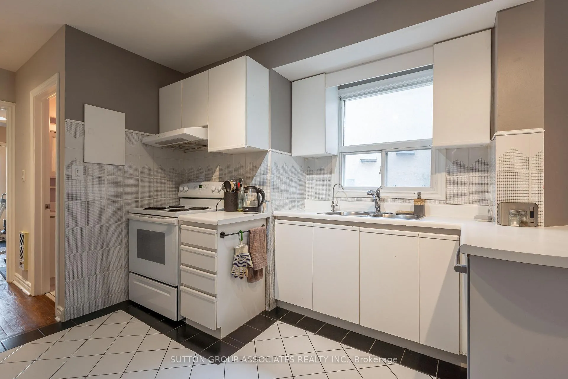 Photo 9 of Unit 1, 26 Alcina Avenue, Toronto, Wychwood — HOMEH