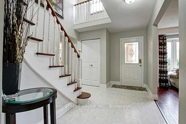 Photo 2 of 10 Blenheim Drive, Brampton, Heart Lake East — HOMEH