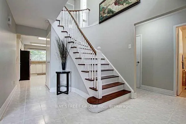 Photo 3 of 10 Blenheim Drive, Brampton, Heart Lake East — HOMEH