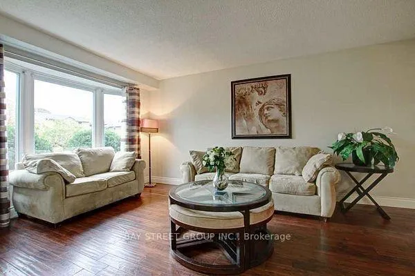 Photo 4 of 10 Blenheim Drive, Brampton, Heart Lake East — HOMEH