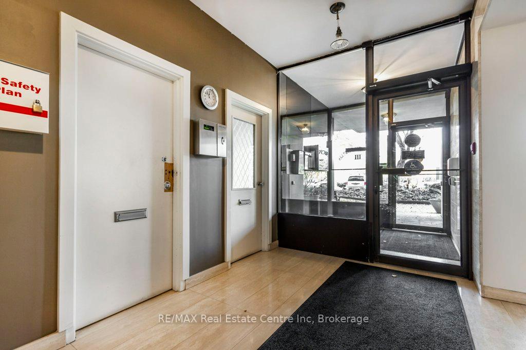 Photo 4 of Unit 101, 23 Woodlawn Road E, Guelph, Riverside Park — HOMEH