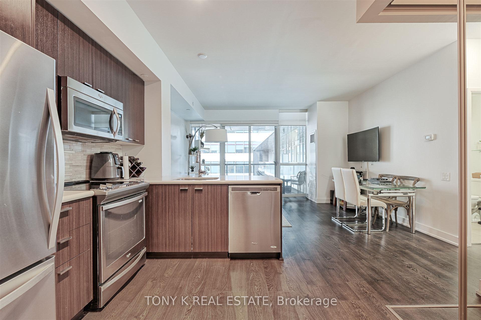 Photo 2 of Unit 609, 30 Roehampton Avenue, Toronto, Mount Pleasant West — HOMEH