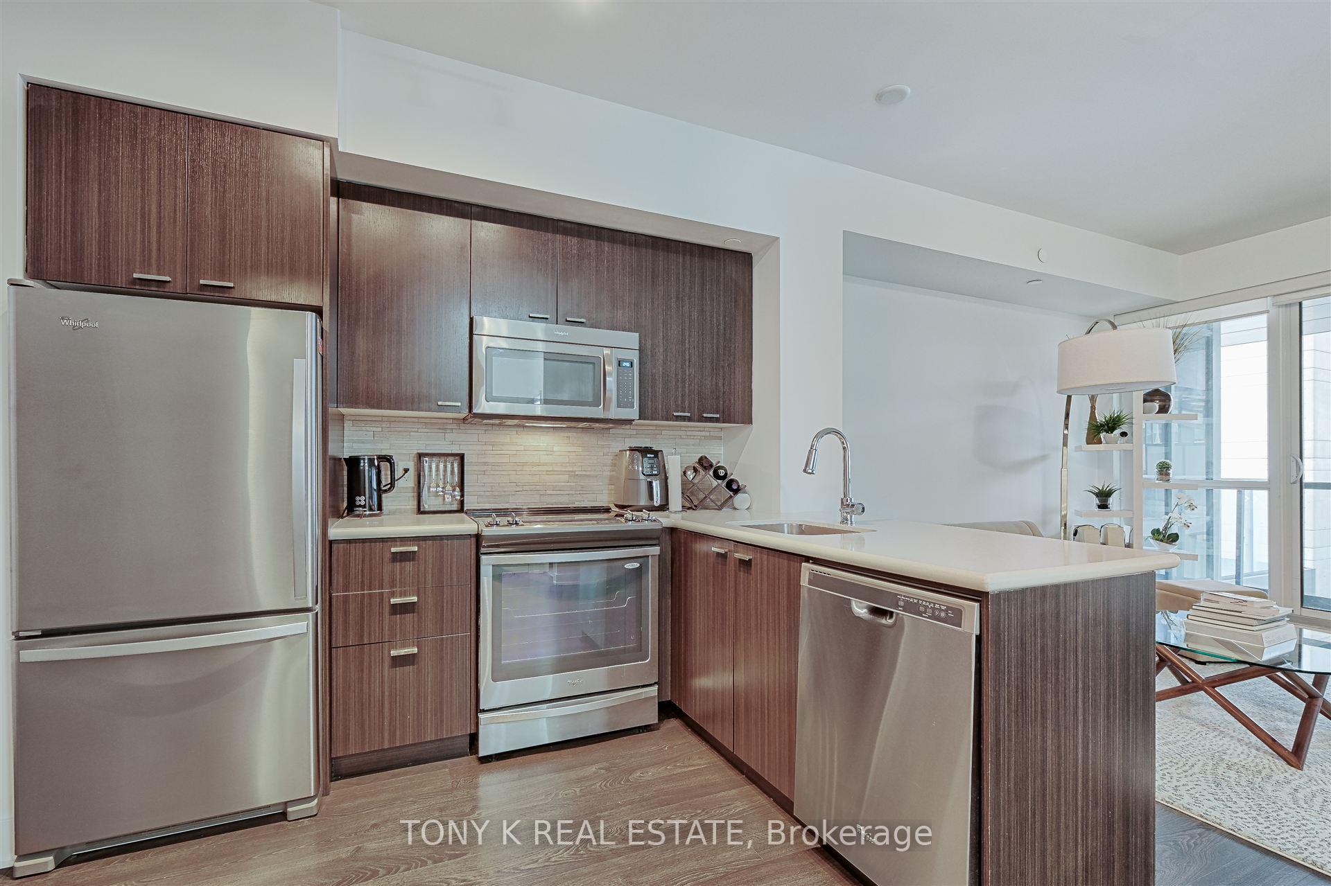 Photo 5 of Unit 609, 30 Roehampton Avenue, Toronto, Mount Pleasant West — HOMEH