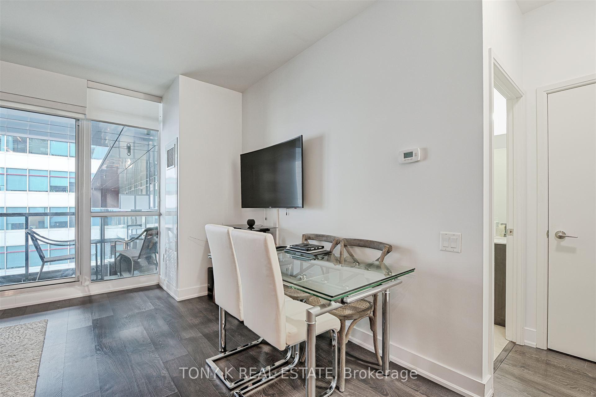 Photo 11 of Unit 609, 30 Roehampton Avenue, Toronto, Mount Pleasant West — HOMEH