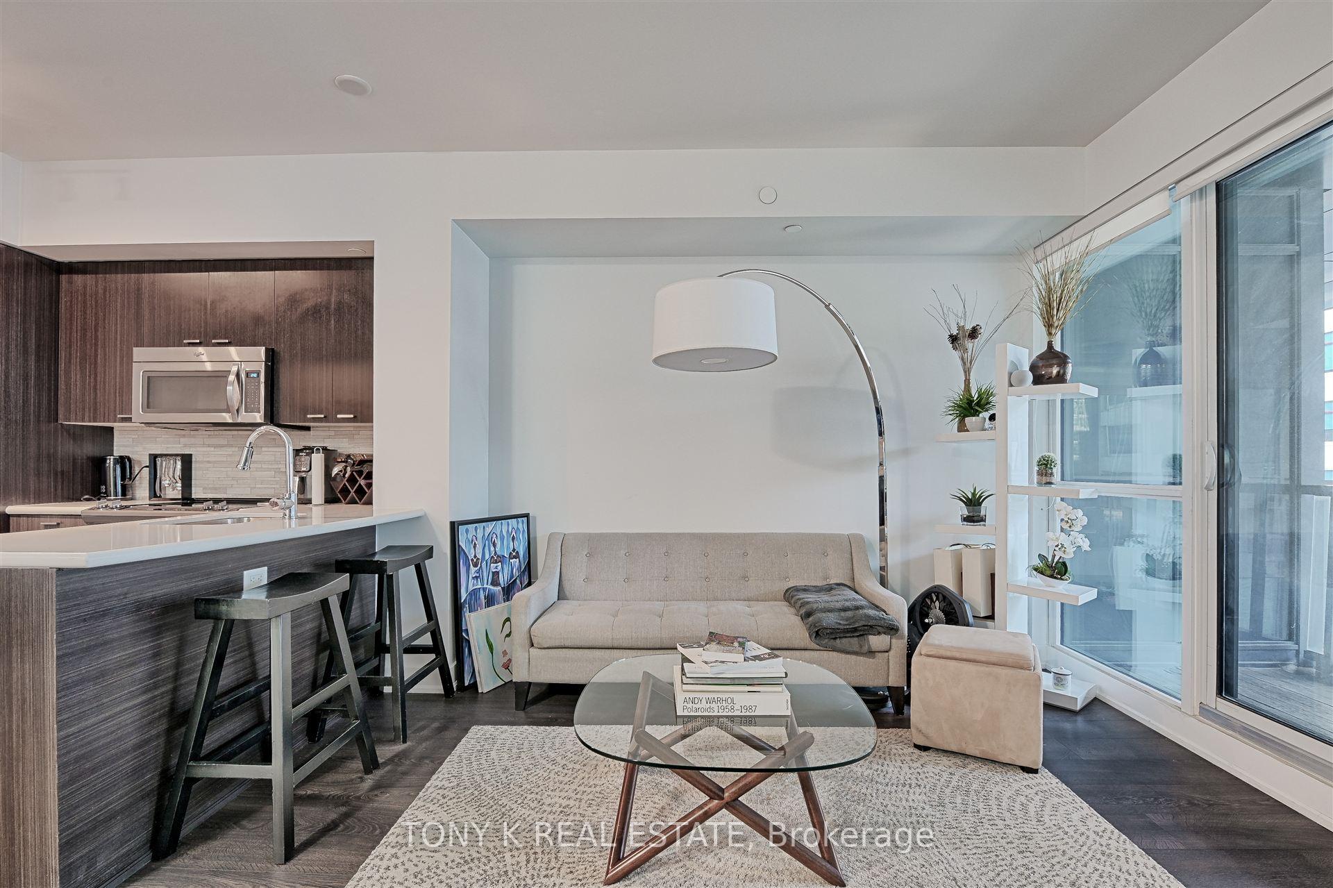 Photo 10 of Unit 609, 30 Roehampton Avenue, Toronto, Mount Pleasant West — HOMEH