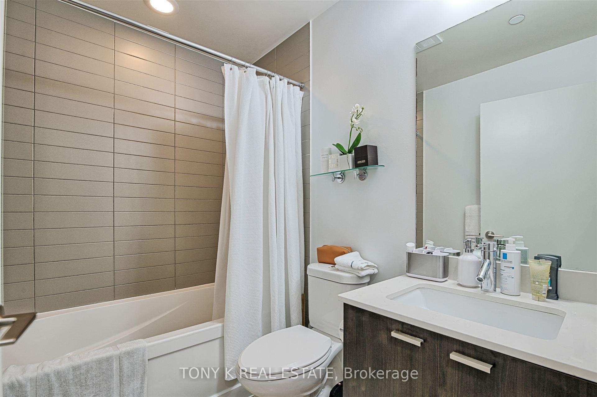 Photo 6 of Unit 609, 30 Roehampton Avenue, Toronto, Mount Pleasant West — HOMEH