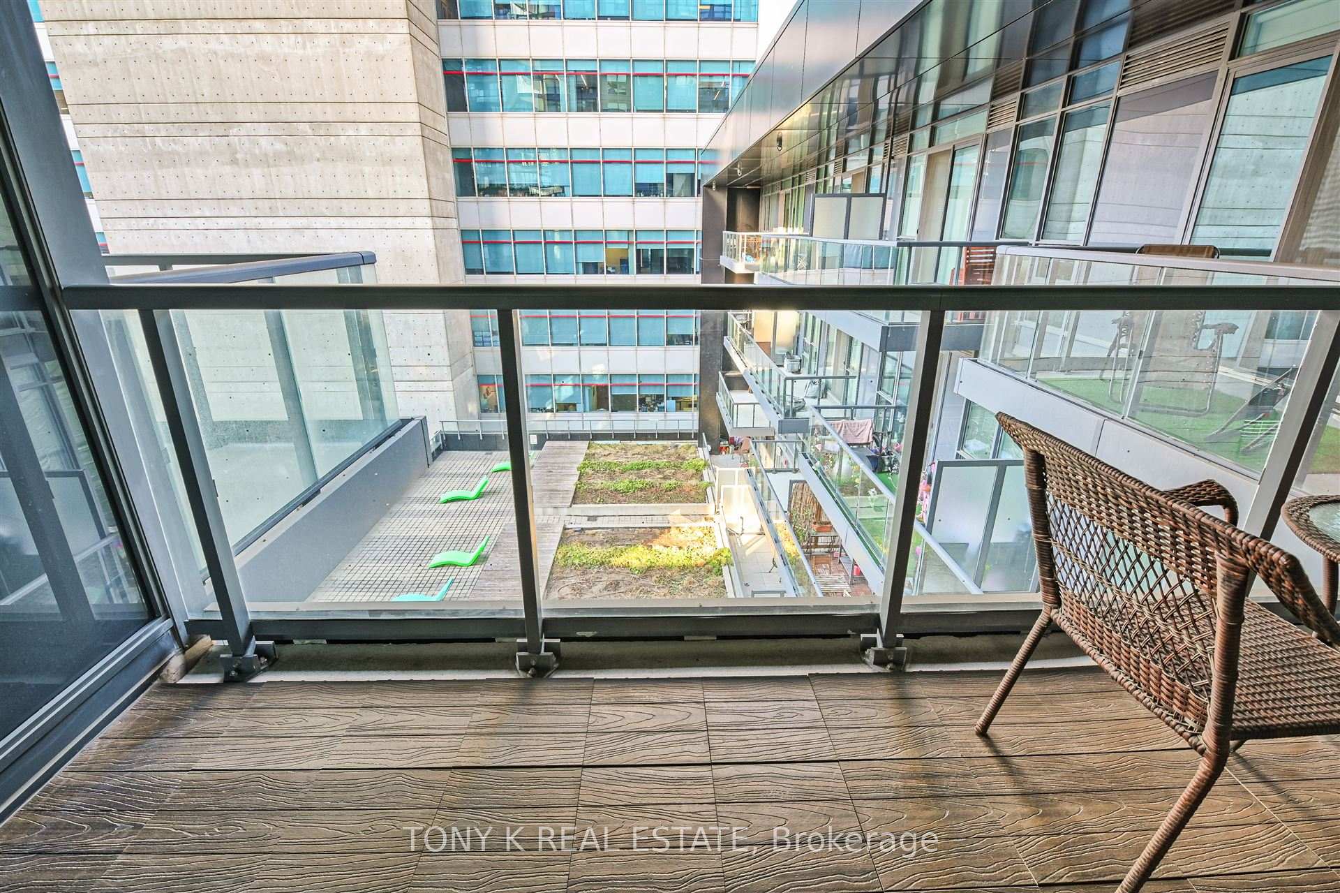 Photo 7 of Unit 609, 30 Roehampton Avenue, Toronto, Mount Pleasant West — HOMEH