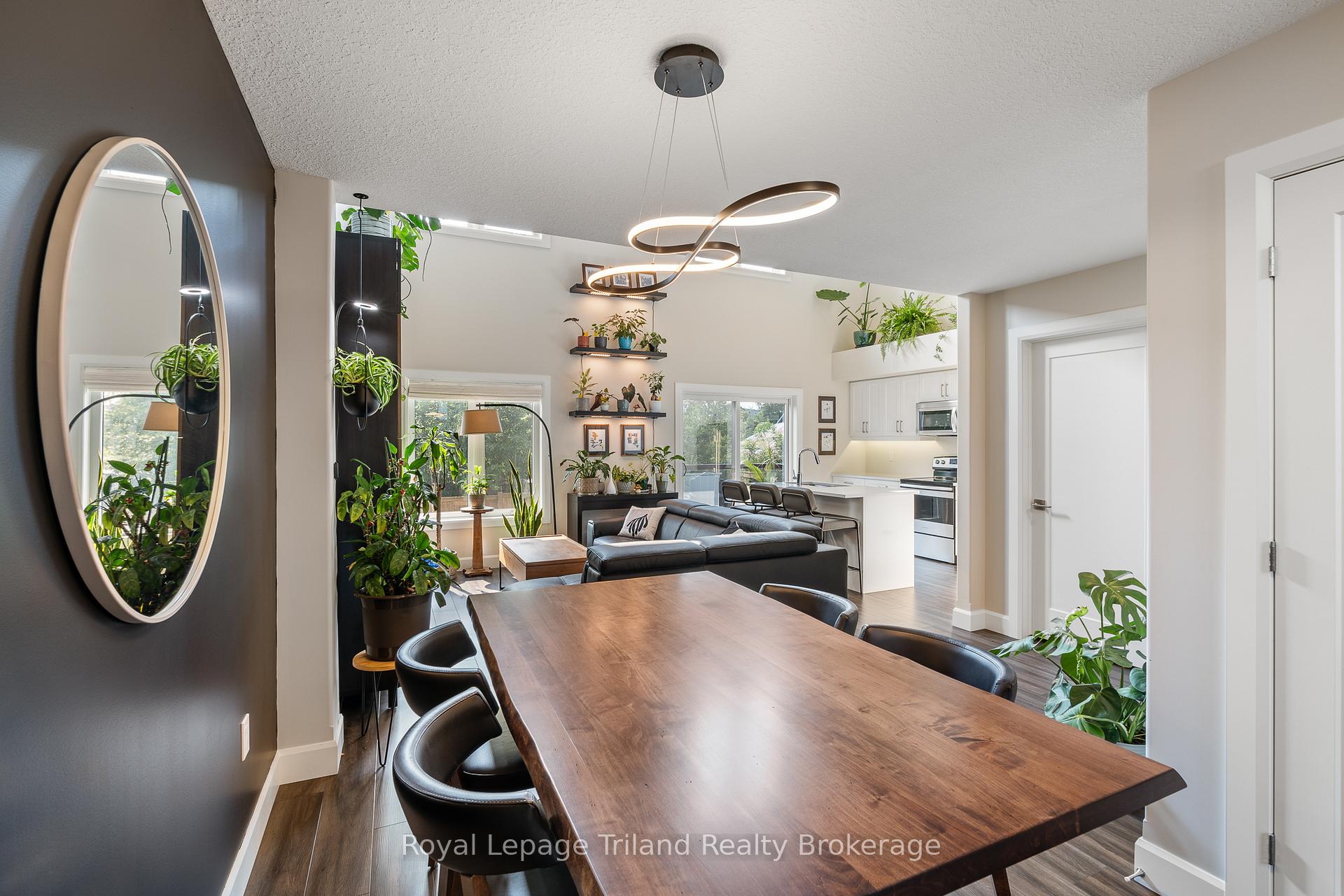 Photo 4 of Unit 14, 3202 Vivian Line, Stratford — HOMEH
