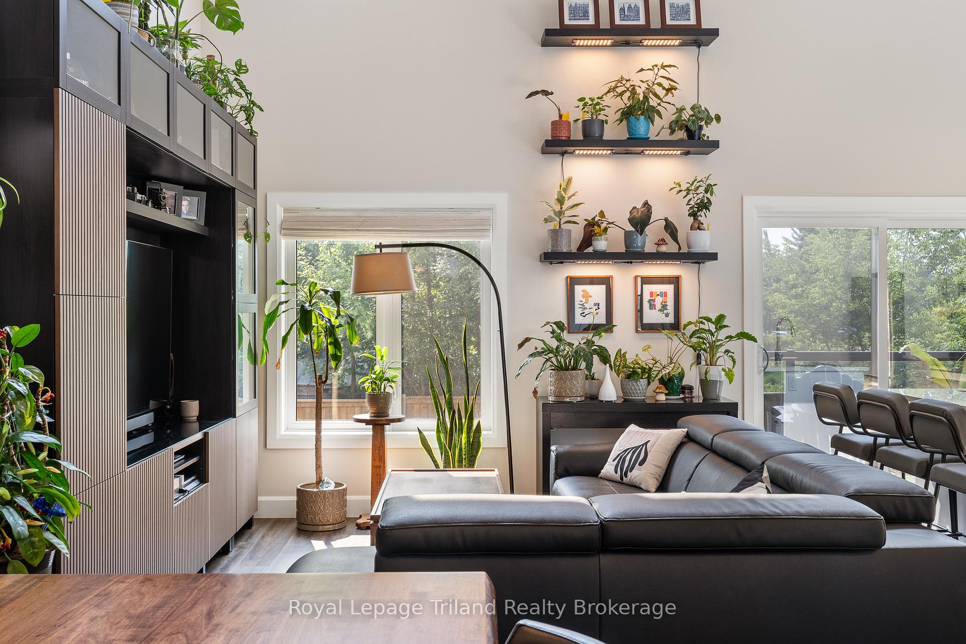 Photo 6 of Unit 14, 3202 Vivian Line, Stratford — HOMEH