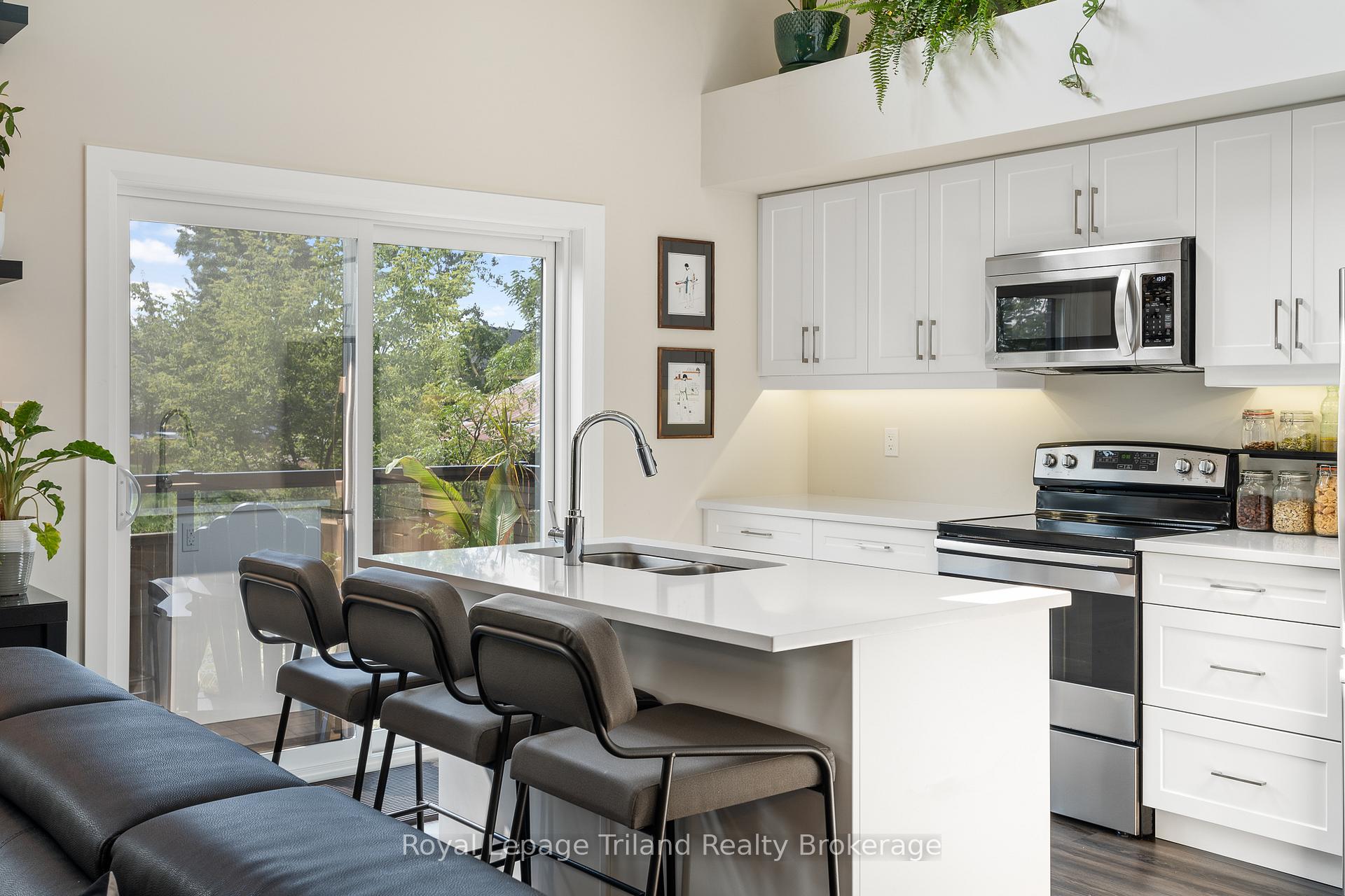Photo 7 of Unit 14, 3202 Vivian Line, Stratford — HOMEH