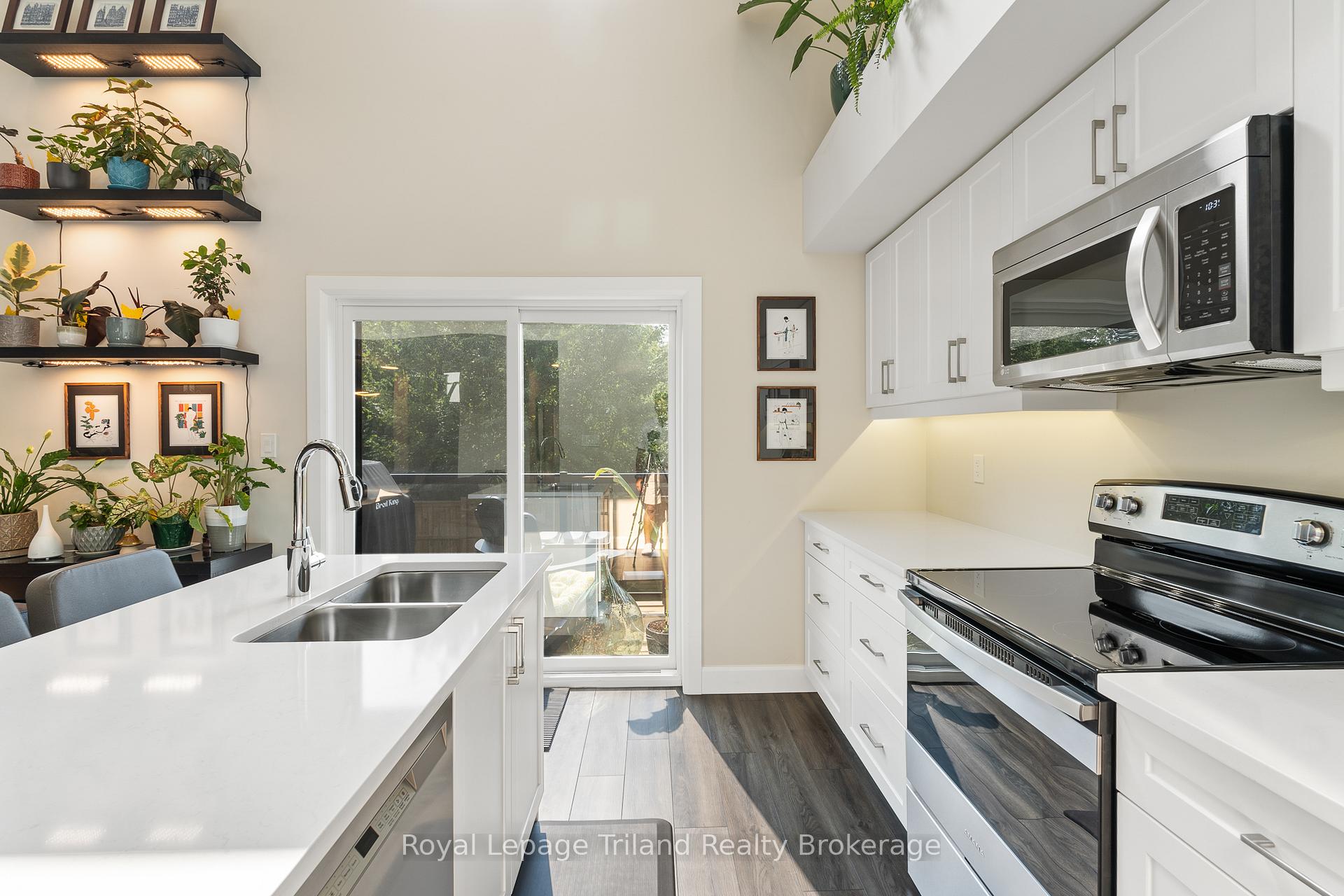 Photo 10 of Unit 14, 3202 Vivian Line, Stratford — HOMEH