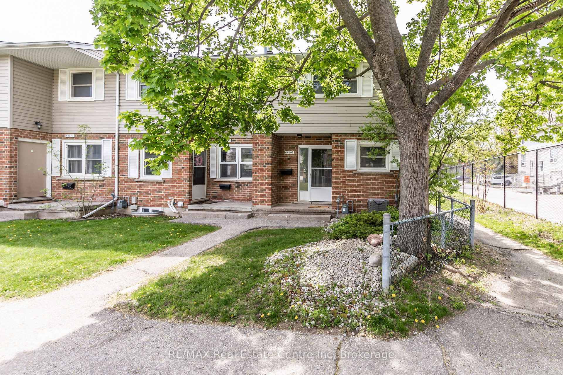 Photo 2 of Unit 9, 440 Pioneer Drive, Kitchener — HOMEH