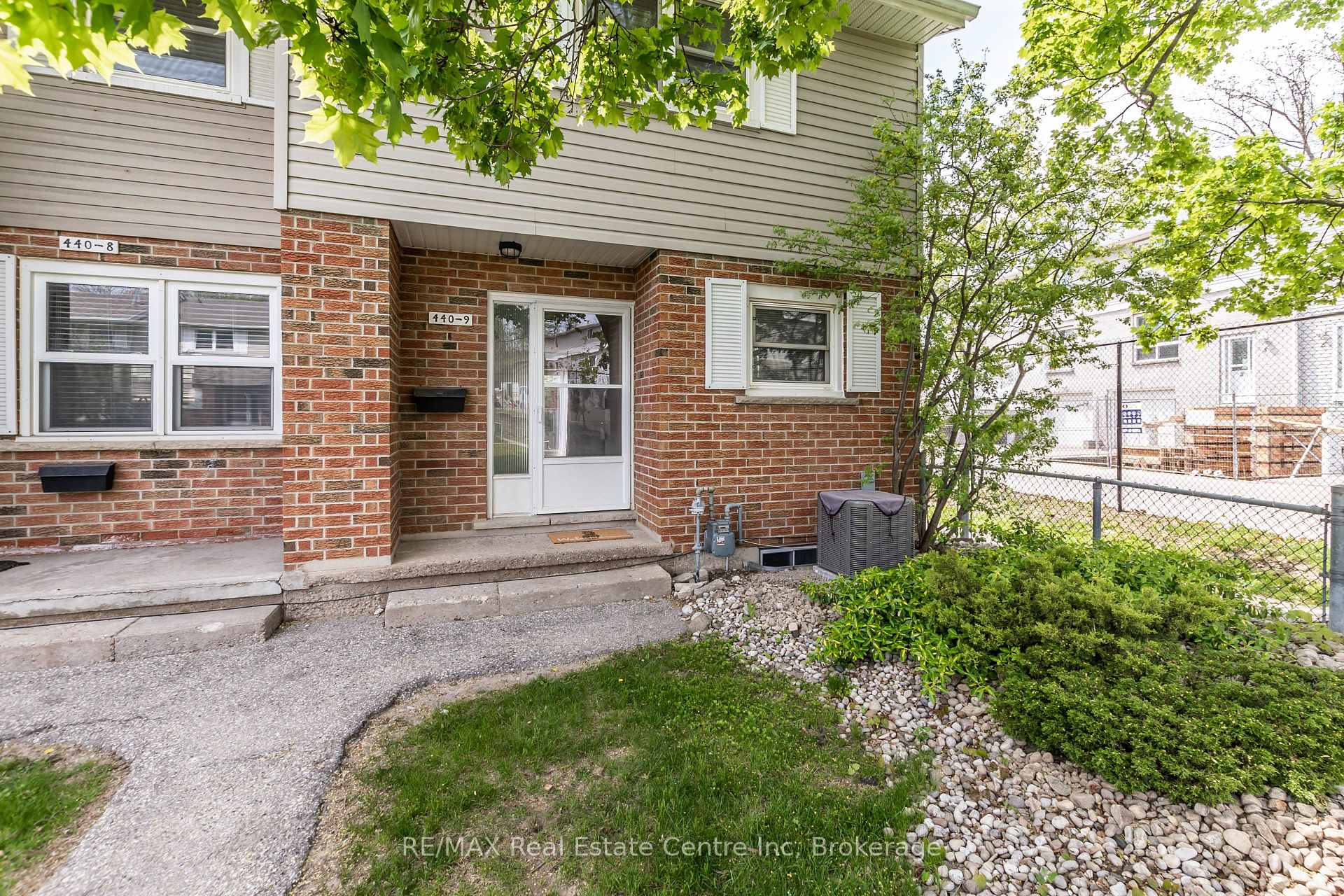 Photo 4 of Unit 9, 440 Pioneer Drive, Kitchener — HOMEH