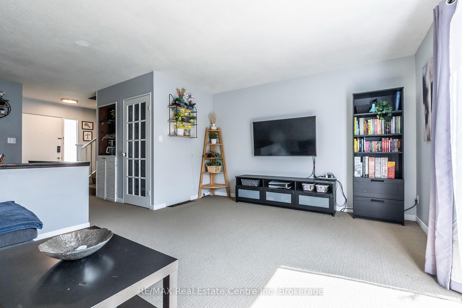 Photo 15 of Unit 9, 440 Pioneer Drive, Kitchener — HOMEH