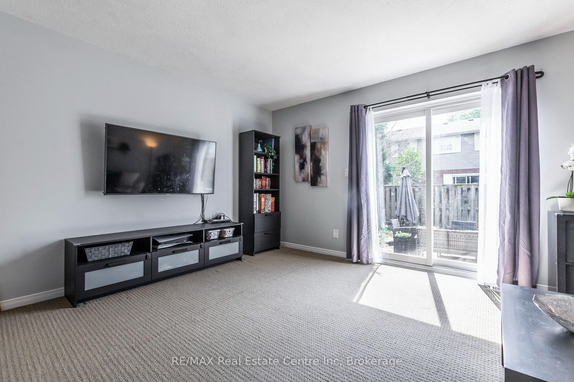 Photo 16 of Unit 9, 440 Pioneer Drive, Kitchener — HOMEH