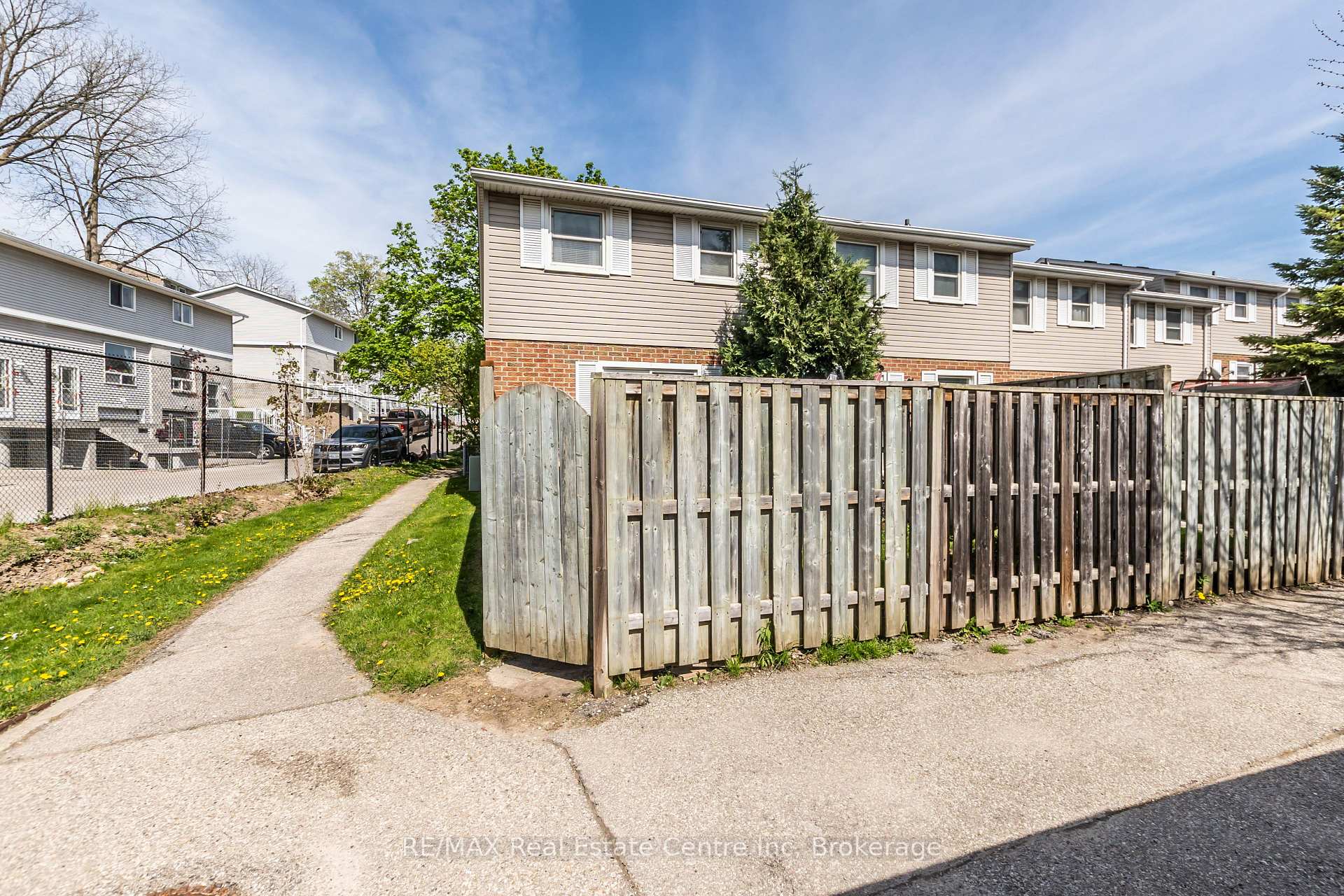Photo 37 of Unit 9, 440 Pioneer Drive, Kitchener — HOMEH