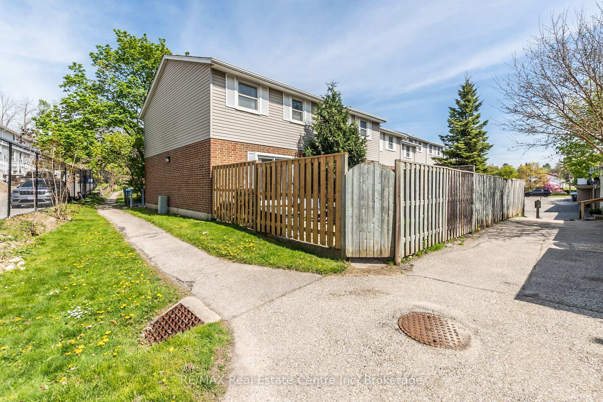 Photo 38 of Unit 9, 440 Pioneer Drive, Kitchener — HOMEH