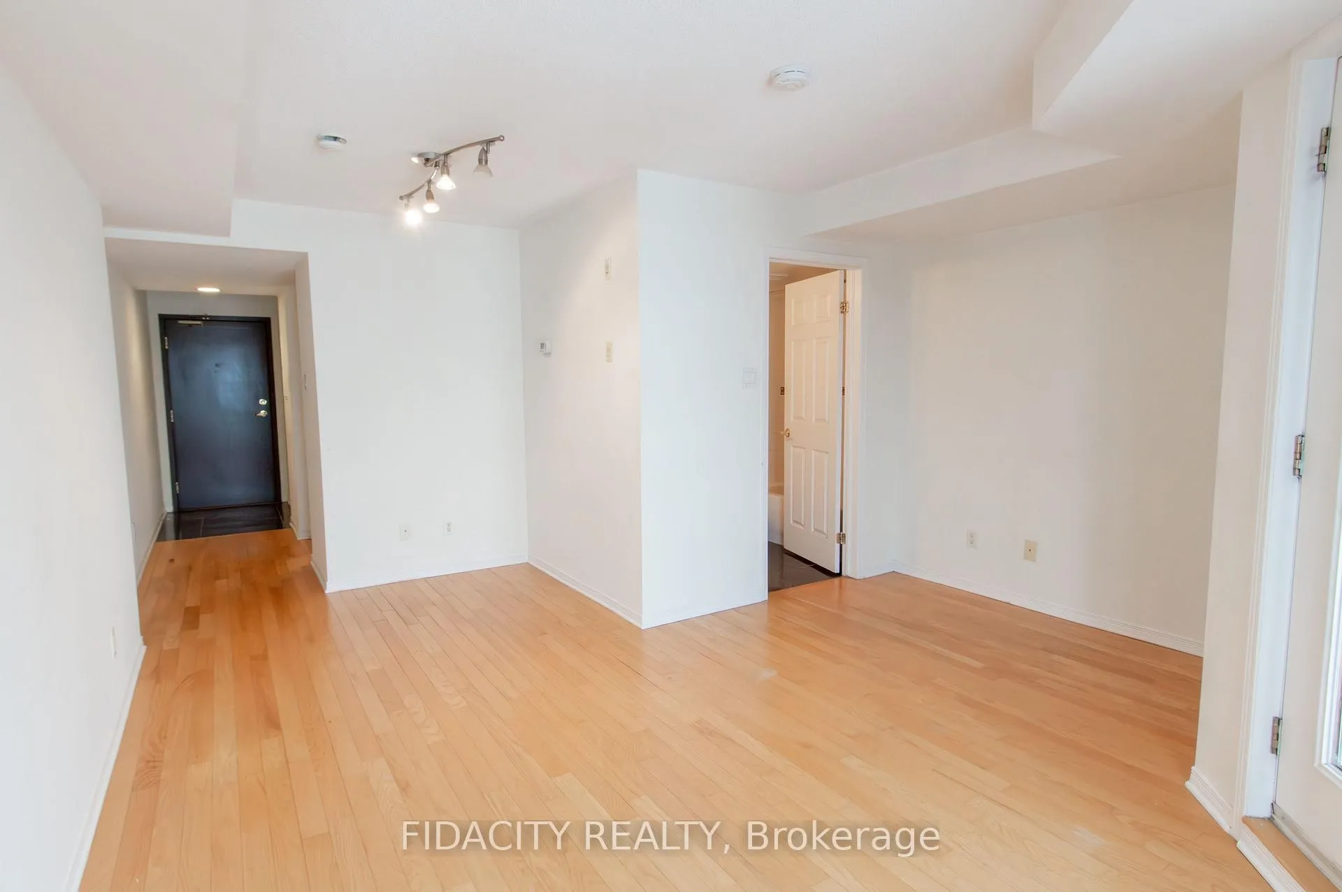 Photo 5 of Unit 5C, 310 Central Park Drive, Ottawa, Central Park — HOMEH