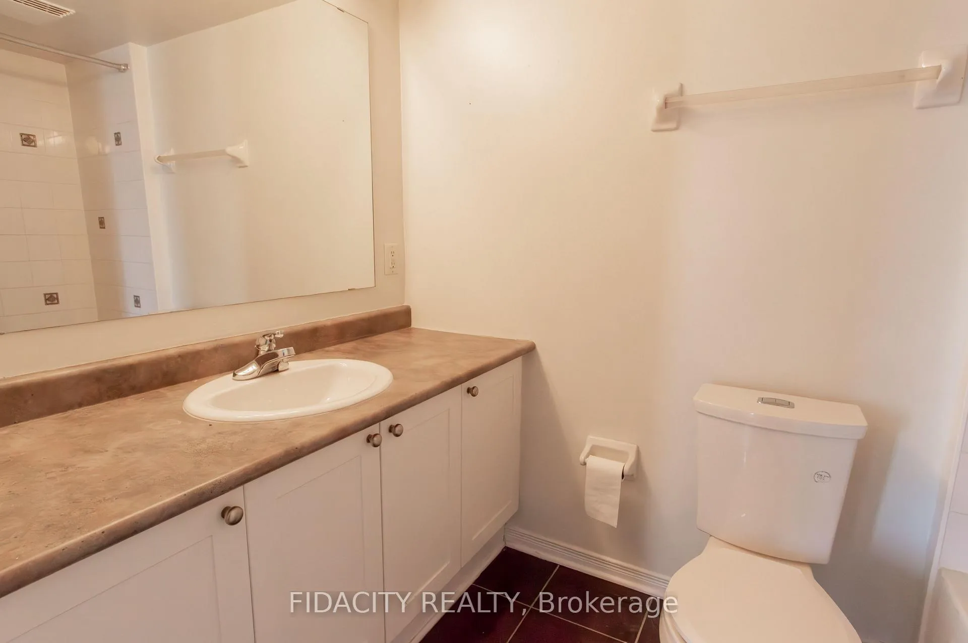 Photo 6 of Unit 5C, 310 Central Park Drive, Ottawa, Central Park — HOMEH