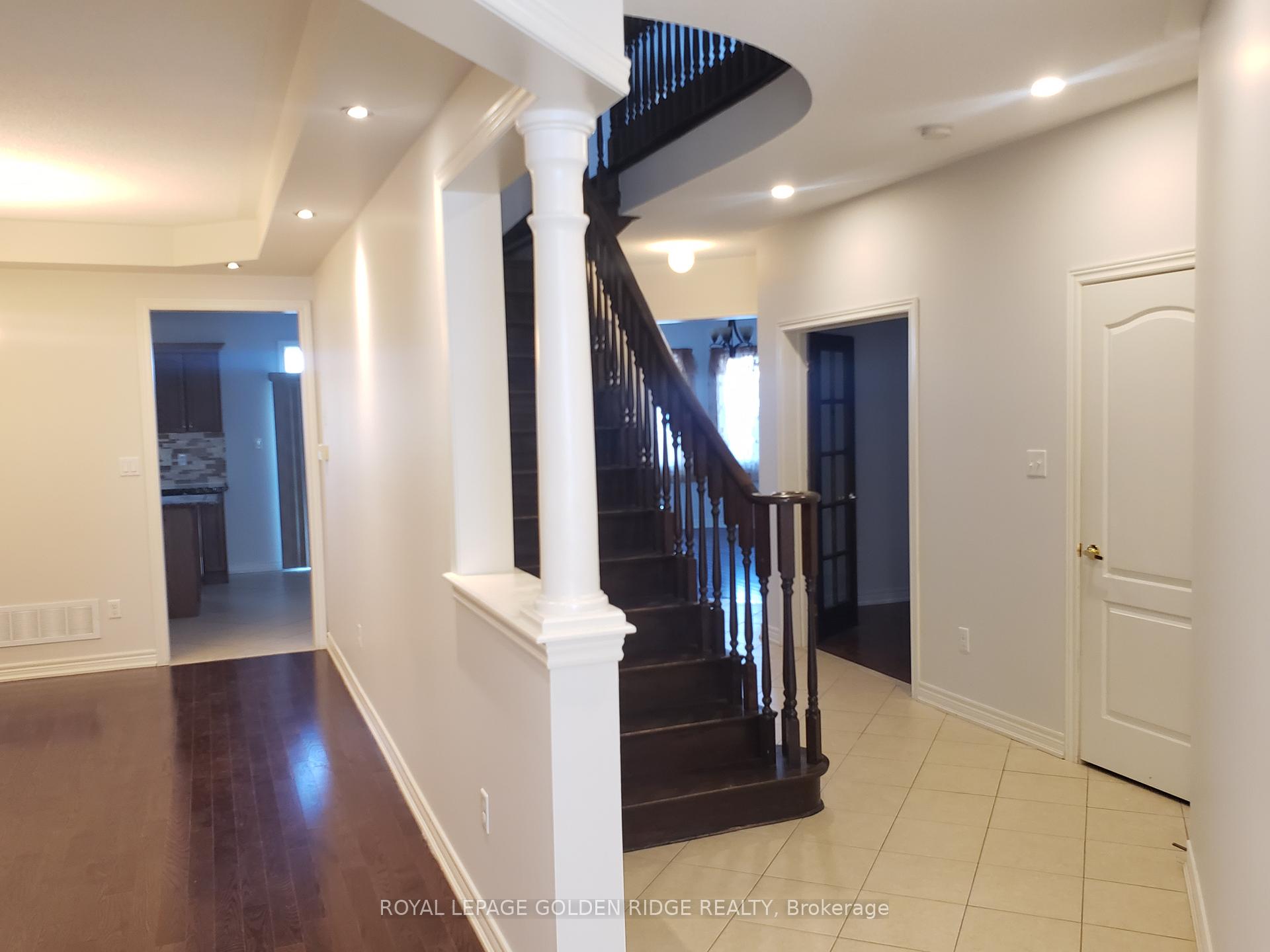 Photo 2 of 260 Borealis Avenue, Aurora, Bayview Northeast — HOMEH