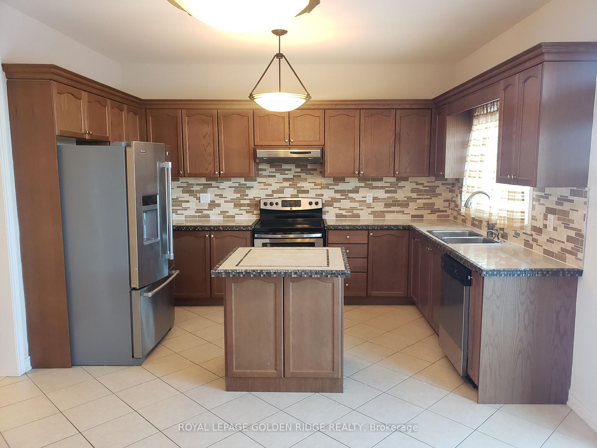 Photo 3 of 260 Borealis Avenue, Aurora, Bayview Northeast — HOMEH