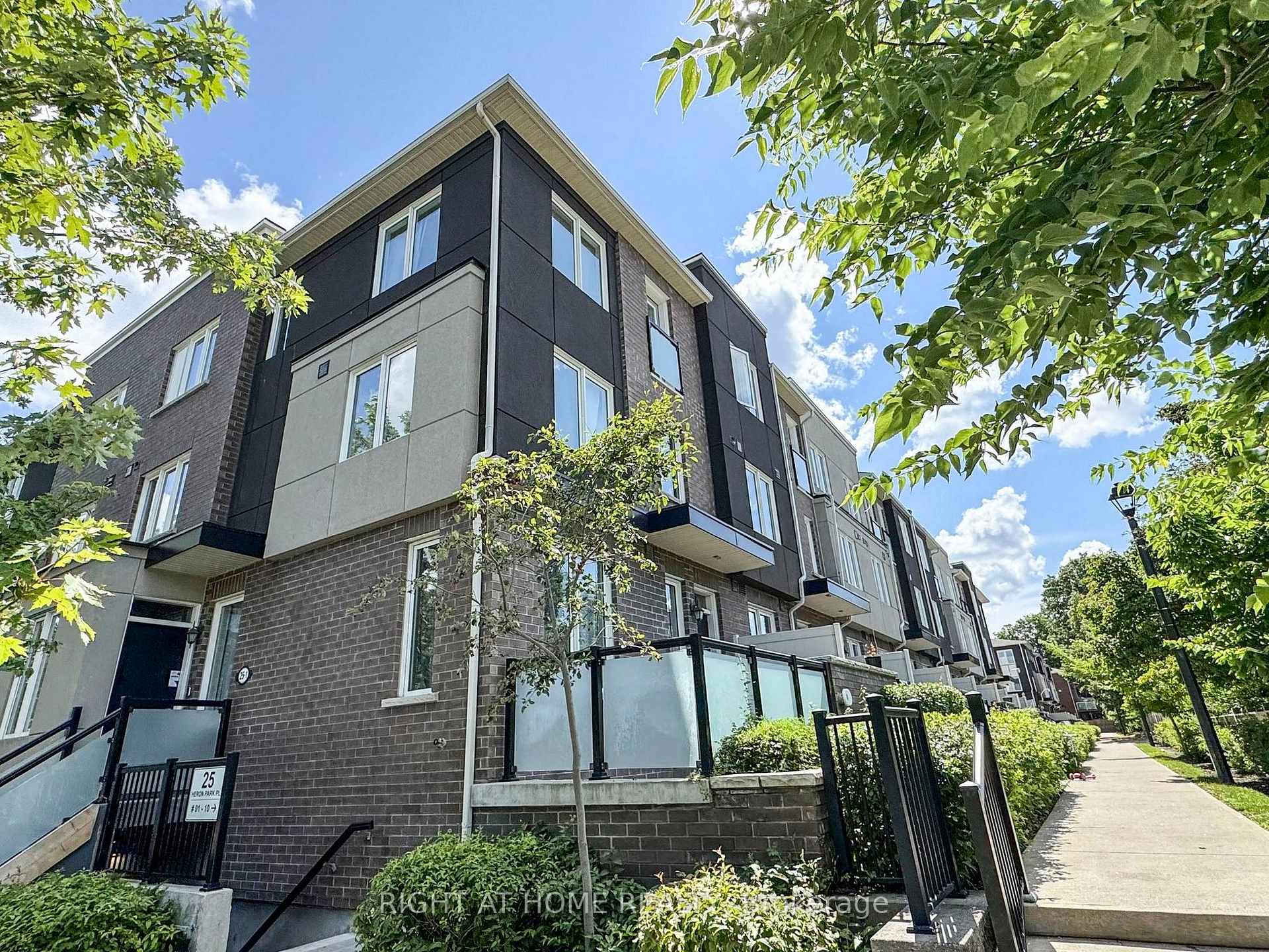 Front of Unit 4, 25 Heron Park Place