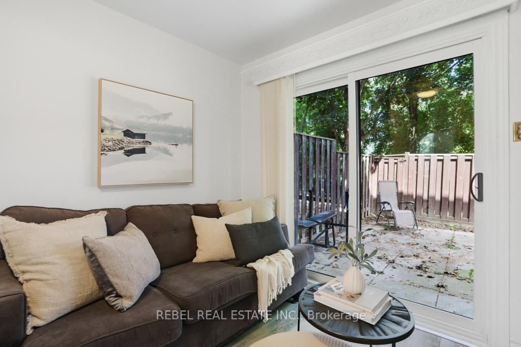 Photo 5 of 10 The Bridle Path, Clarington, Bowmanville — HOMEH