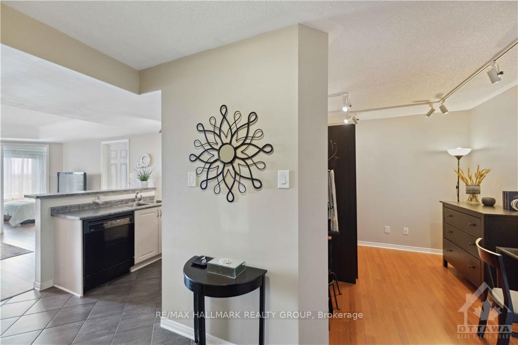 Photo 5 of Unit 4D, 310 Central Park Drive, Ottawa, Central Park — HOMEH