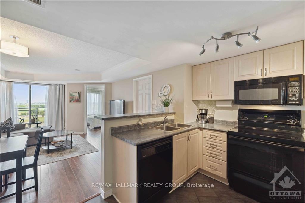 Photo 13 of Unit 4D, 310 Central Park Drive, Ottawa, Central Park — HOMEH